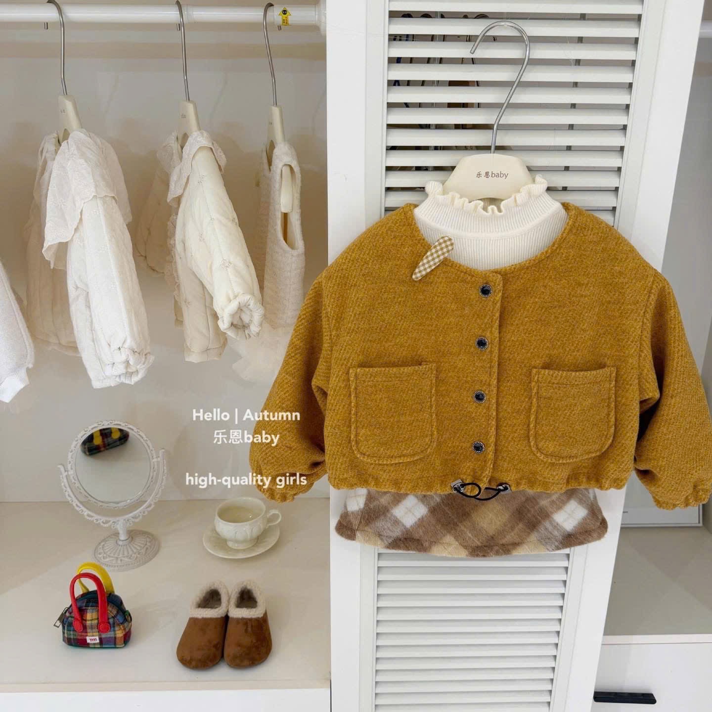 Dạ nâu vàng 3 chi tiết bé gái