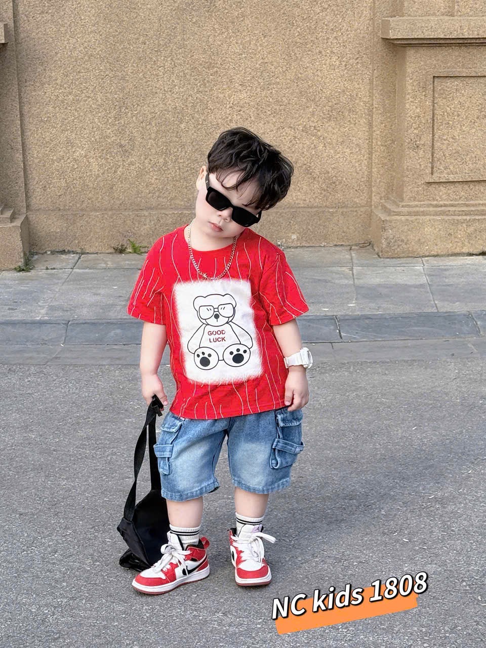 Sét áo gấu đỏ quần sooc bò bé gái