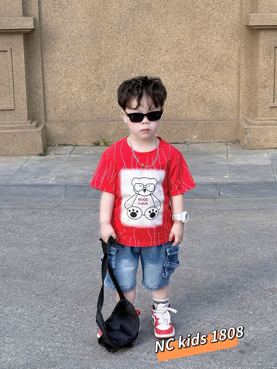 Sét áo gấu đỏ quần sooc bò bé gái