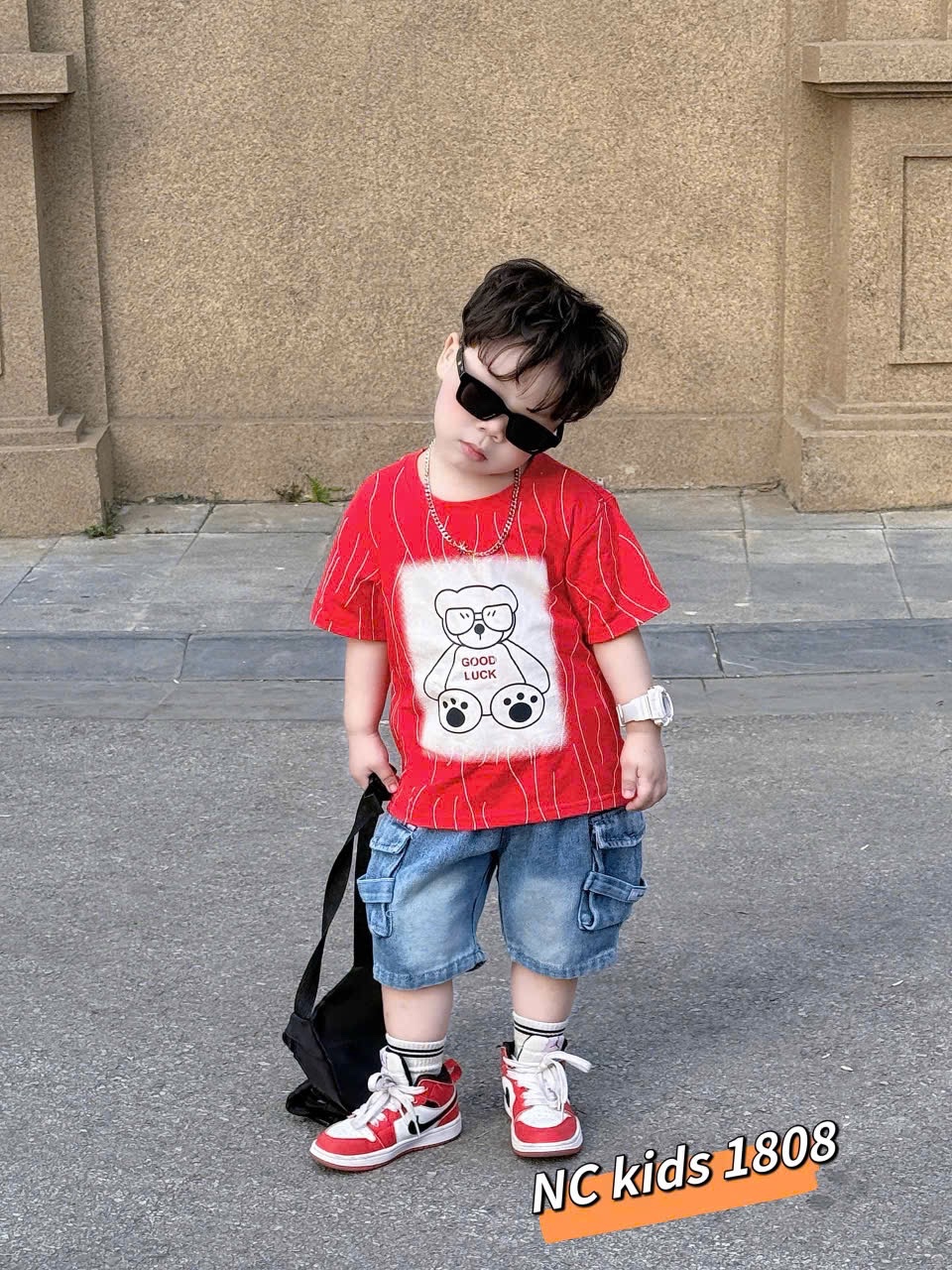 Sét áo gấu đỏ quần sooc bò bé gái