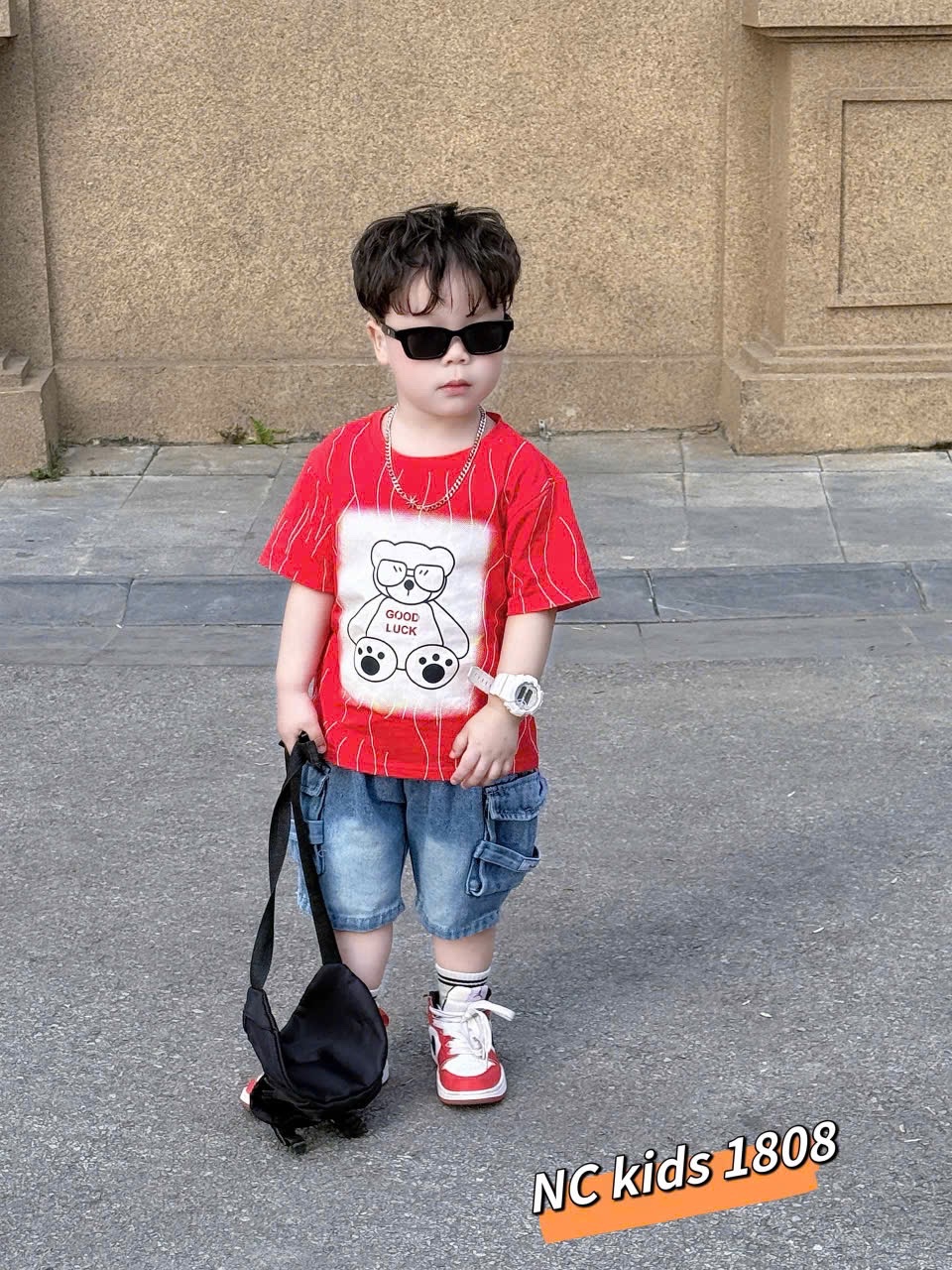 Sét áo gấu đỏ quần sooc bò bé gái