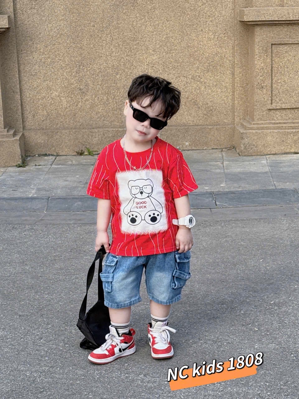 Sét áo gấu đỏ quần sooc bò bé gái