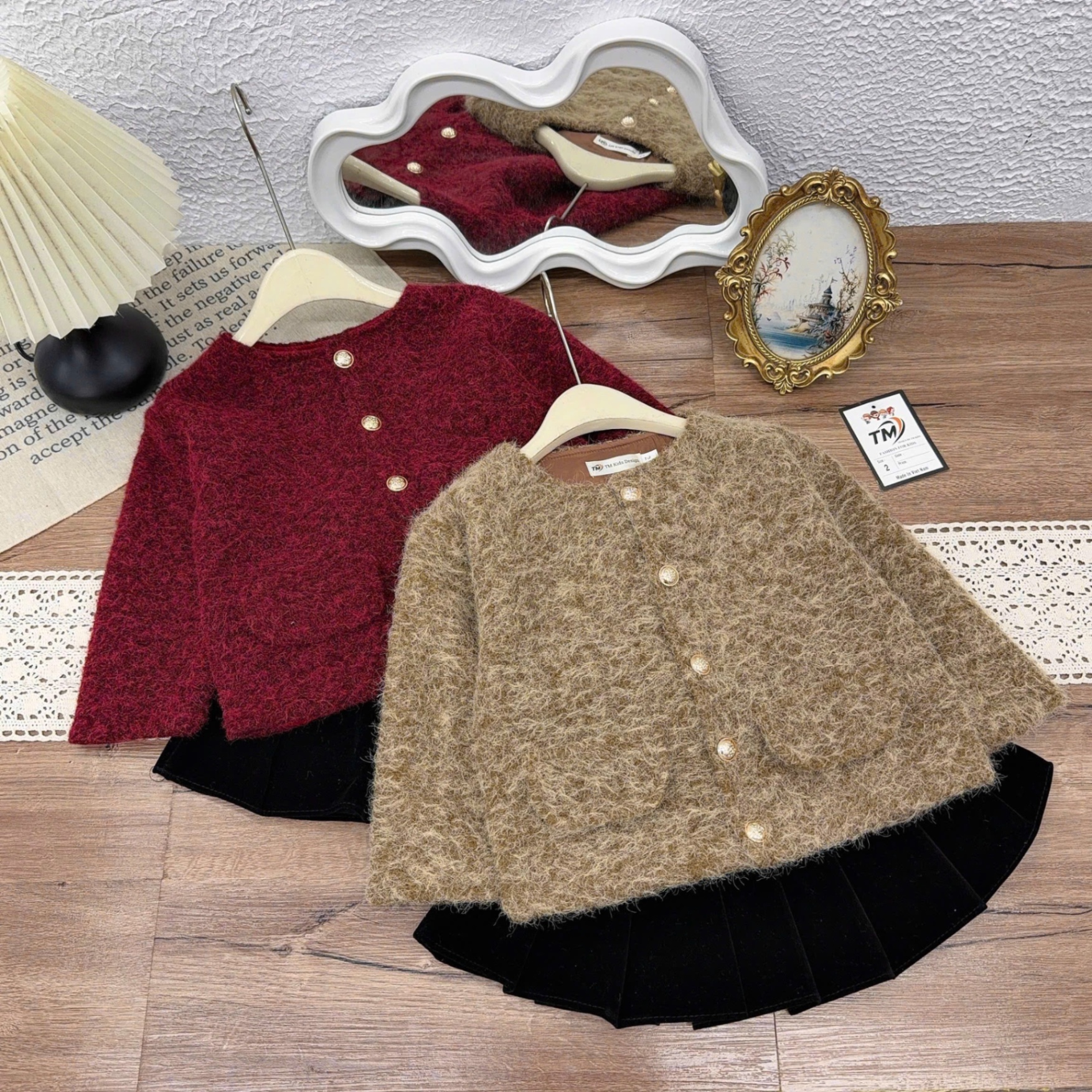 Sét bộ dạ nâu đỏ chân váy xếp ly bé gái