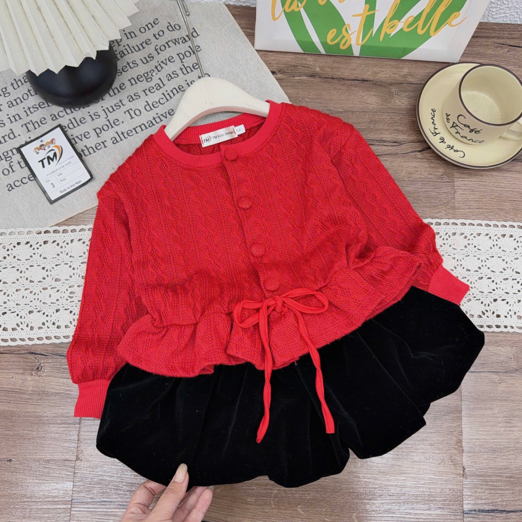 Sét áo len đỏ bo eo cv nhung đen dập ly bé gái