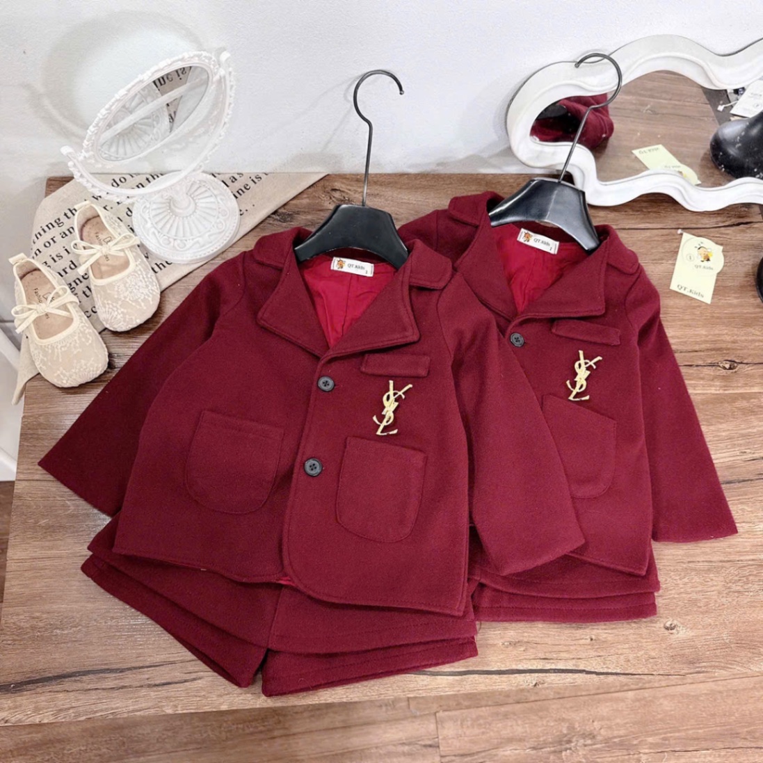 Sét dạ đỏ kèm tag cài quần sooc giả váy bé gái