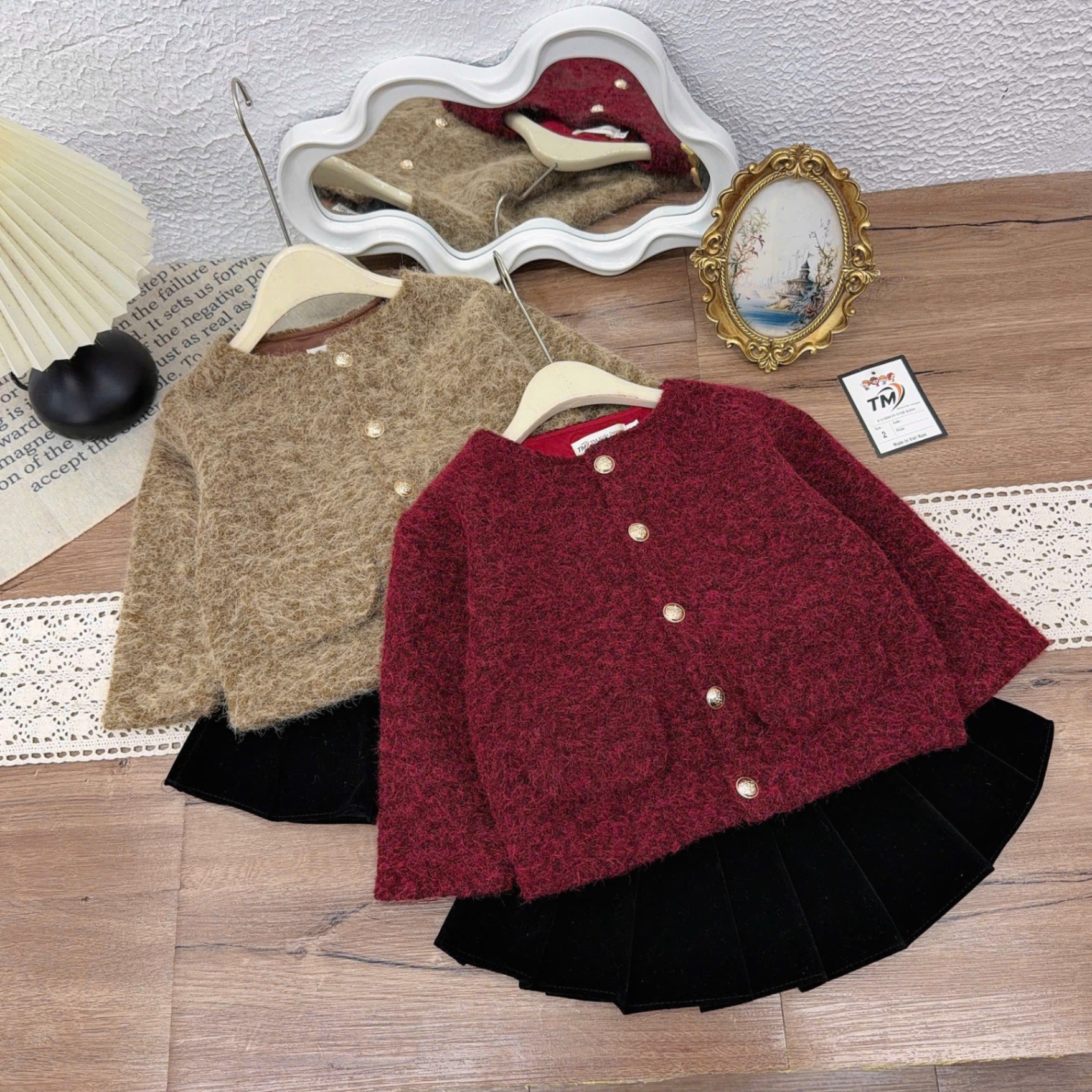 Sét bộ dạ nâu đỏ chân váy xếp ly bé gái