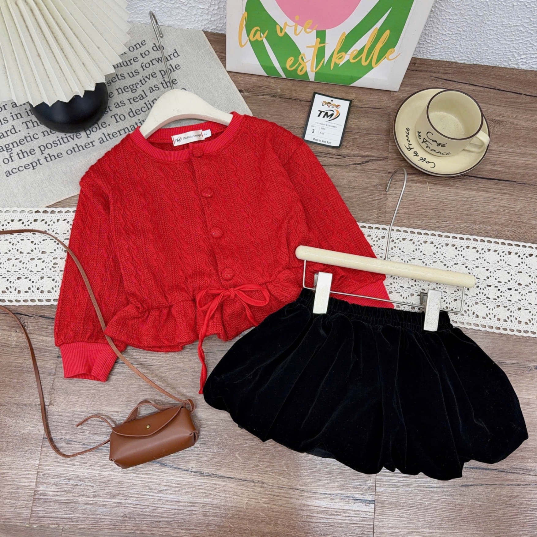 Sét áo len đỏ bo eo cv nhung đen dập ly bé gái