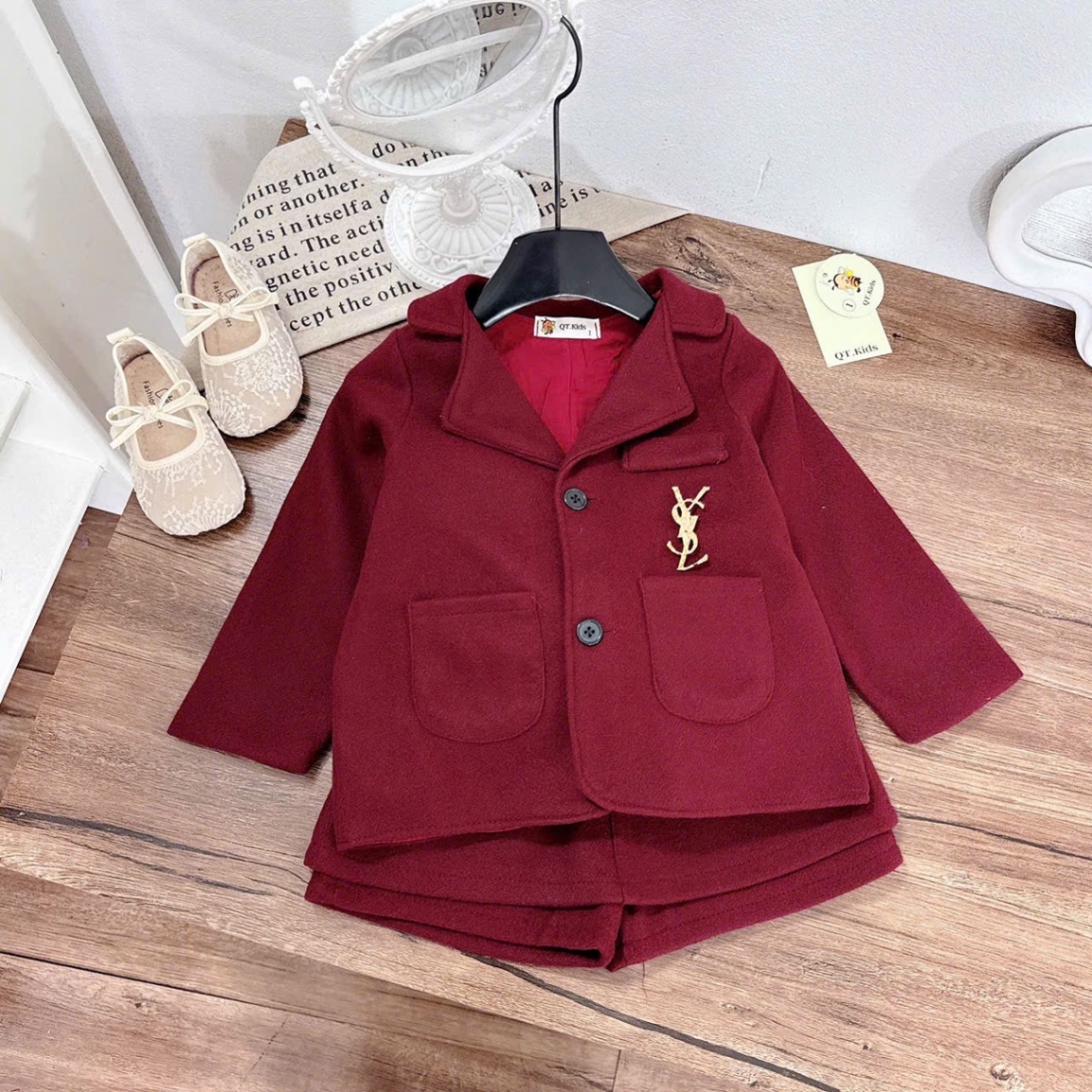 Sét dạ đỏ kèm tag cài quần sooc giả váy bé gái