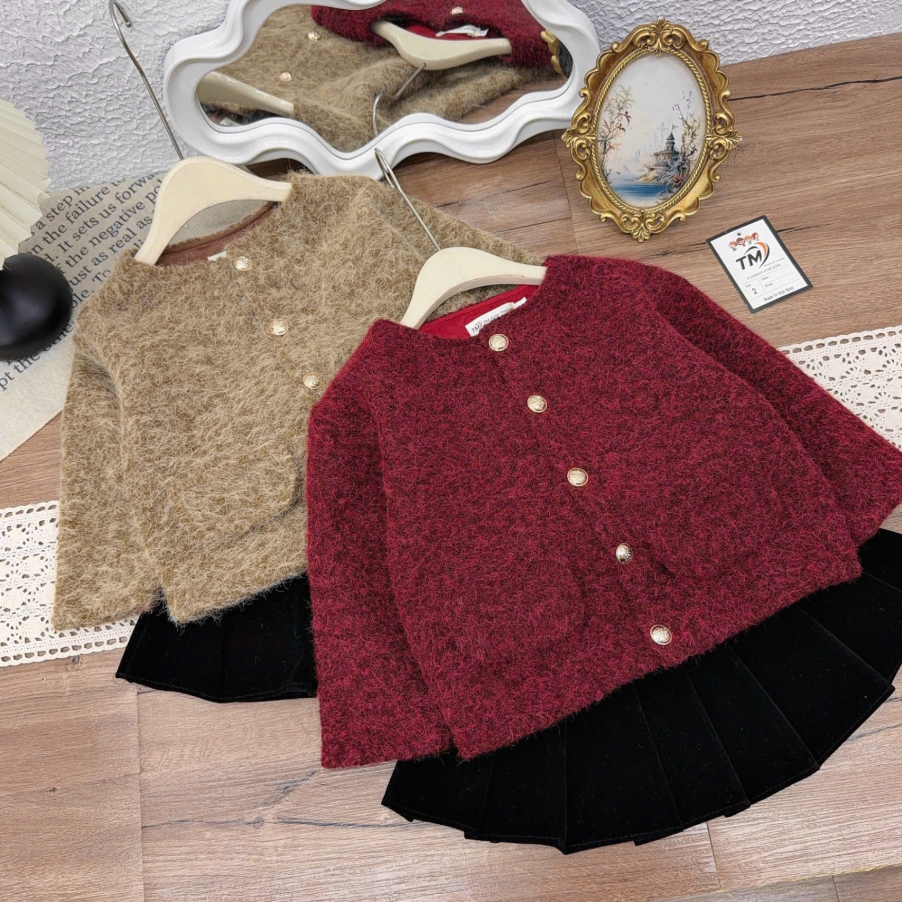 Sét bộ dạ nâu đỏ chân váy xếp ly bé gái