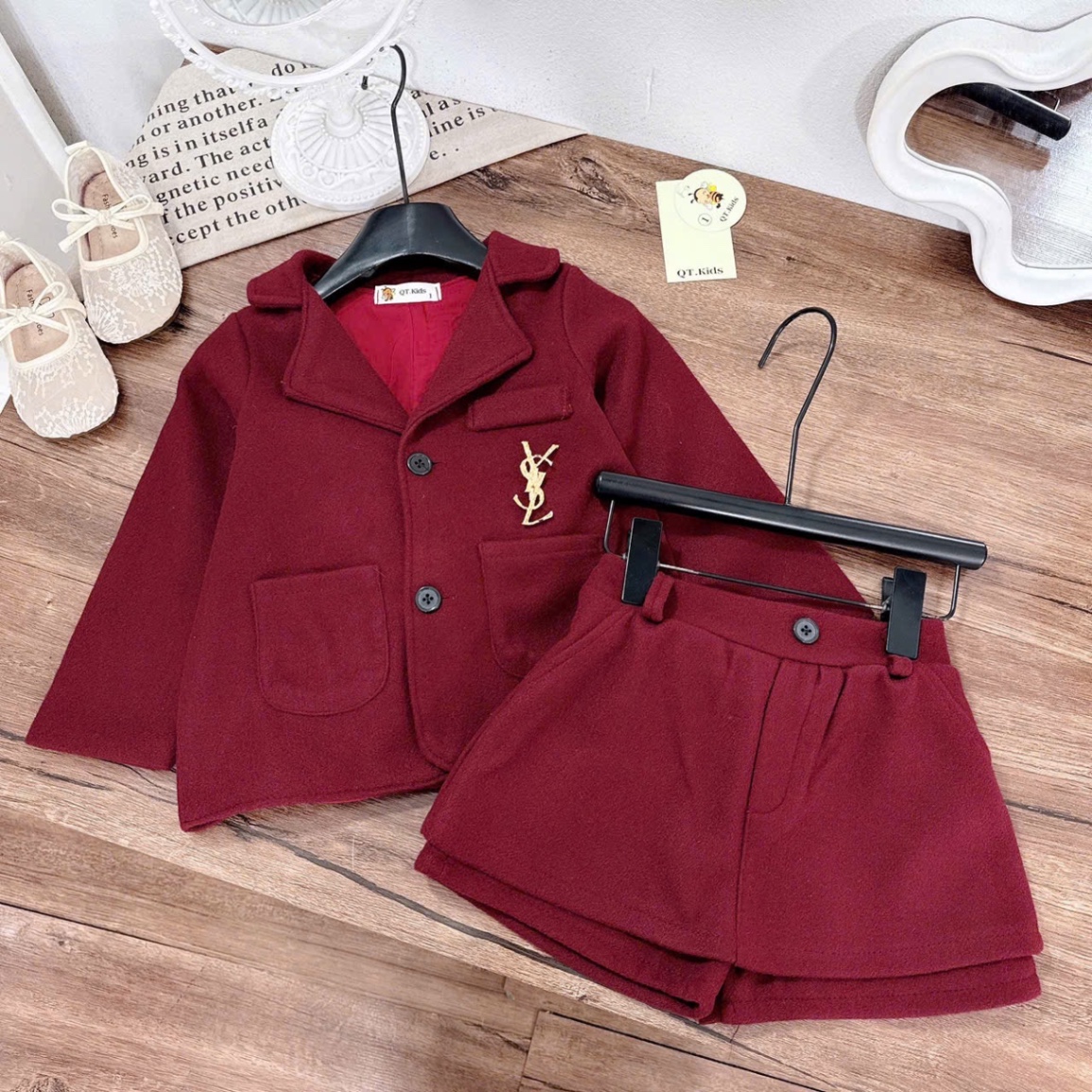 Sét dạ đỏ kèm tag cài quần sooc giả váy bé gái