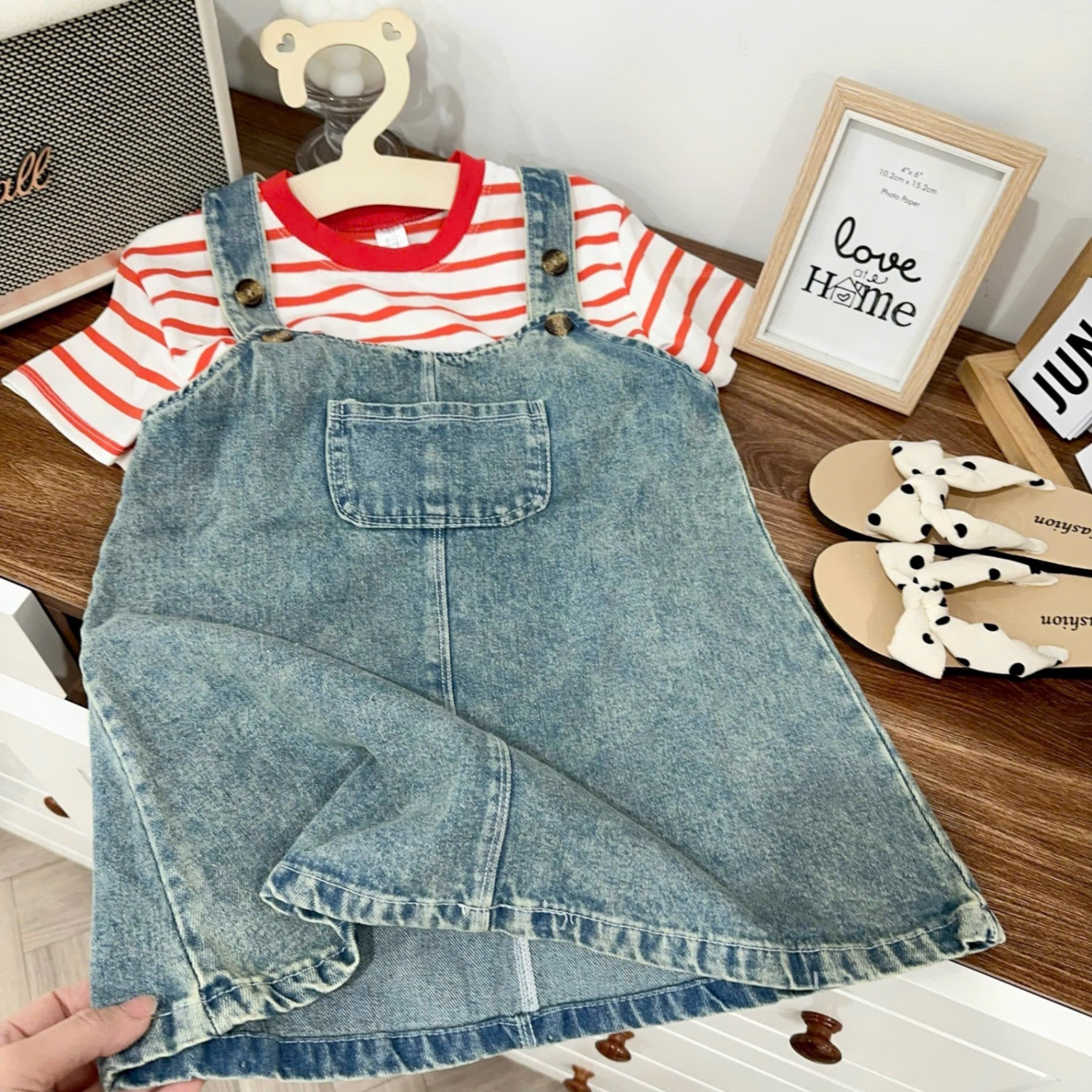 Sét váy bò kèm áo kẻ bé gái