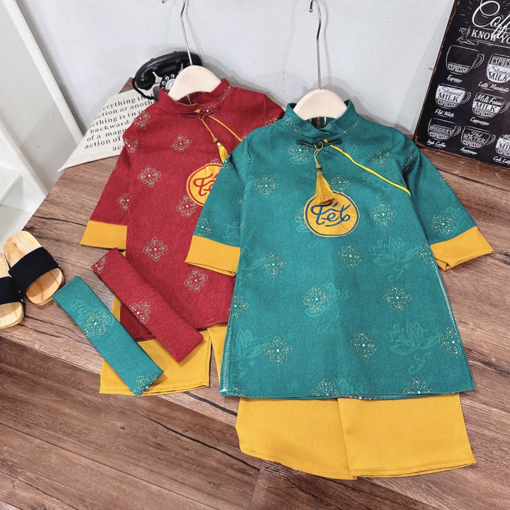 Áo dài chữ tết giữa bé trai kèm mấn