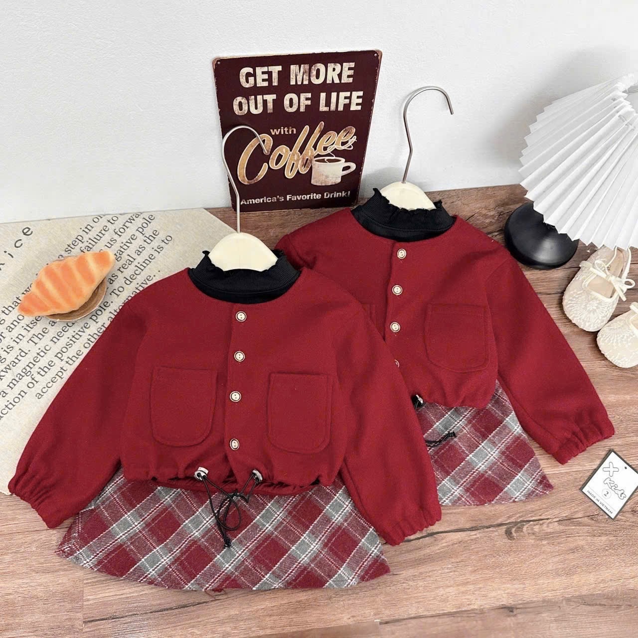 Sét dạ đỏ 3 chi tiết cv kẻ caro bé gái