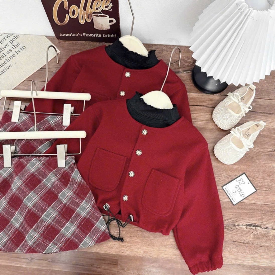 Sét dạ đỏ 3 chi tiết cv kẻ caro bé gái