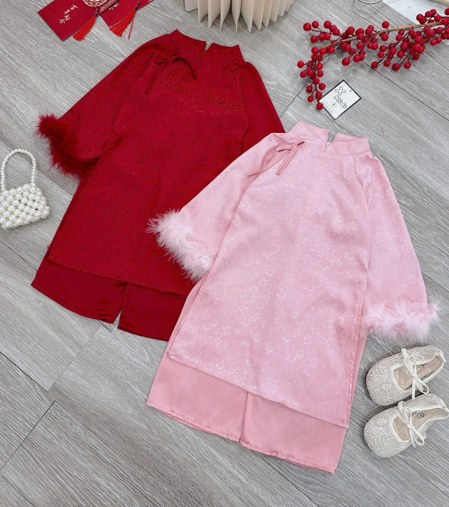 Áo dài gấm lụa tay phối lông mịn bé gái