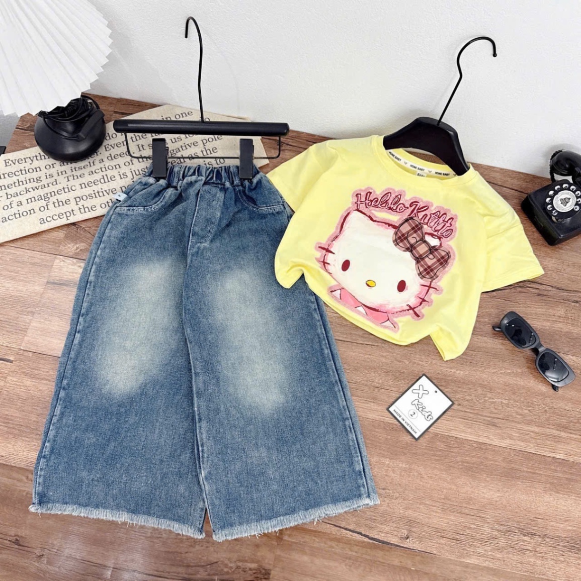 Sét bộ áo kitty quần bò xuông dài bé gái