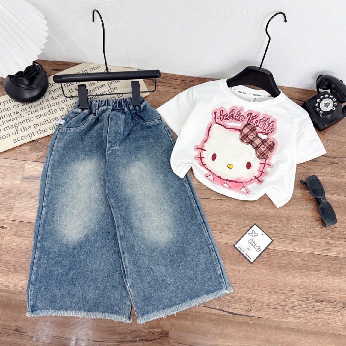 Sét bộ áo kitty quần bò xuông dài bé gái