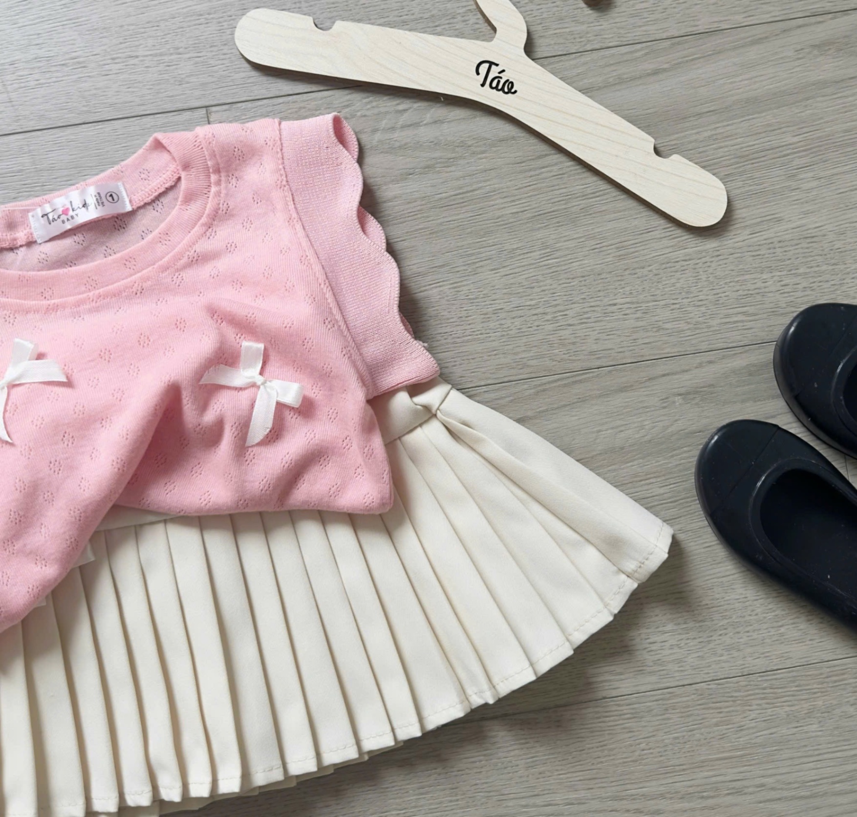 Sét áo hồng cv dập ly bé gái tk