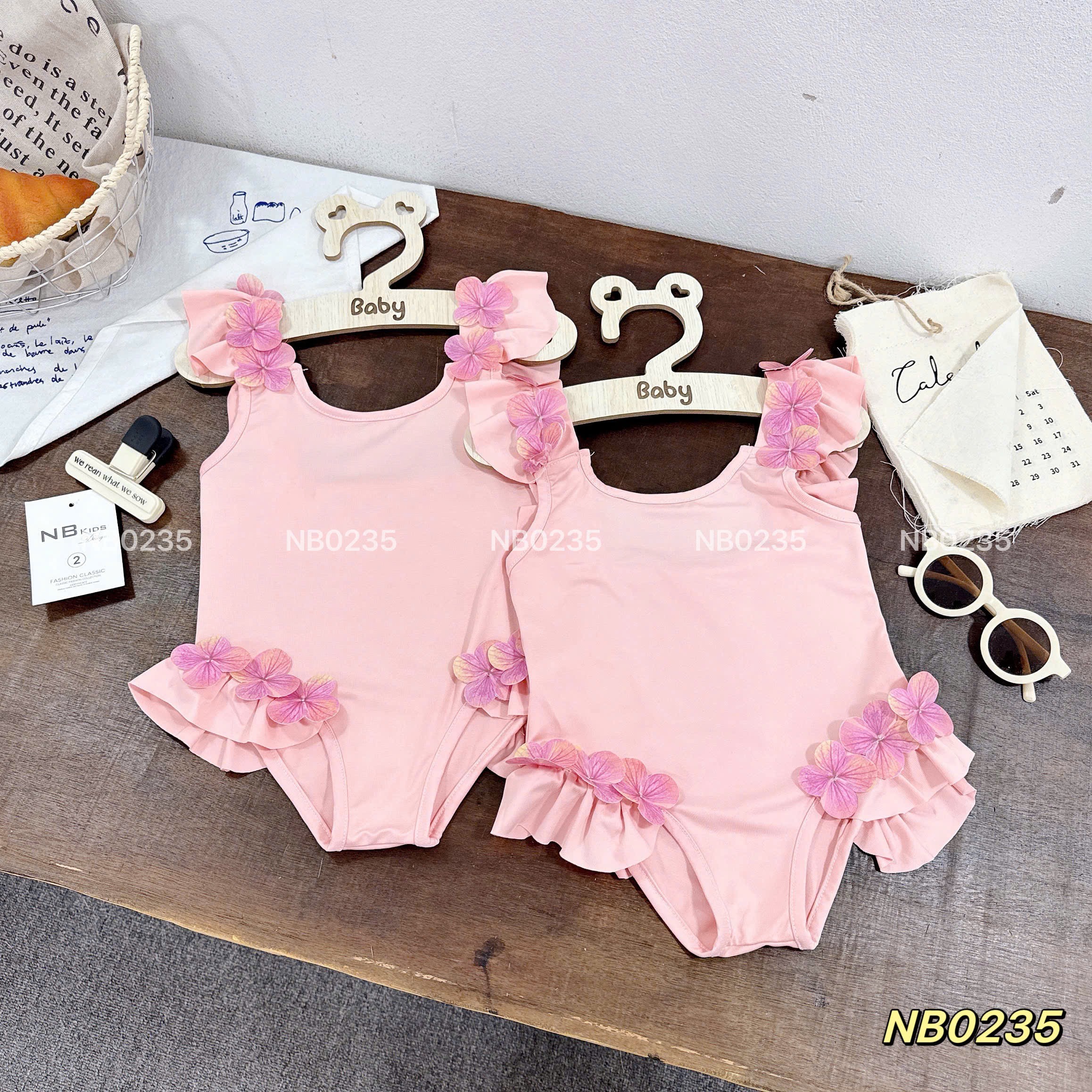 Bikini hồng nb bé gái