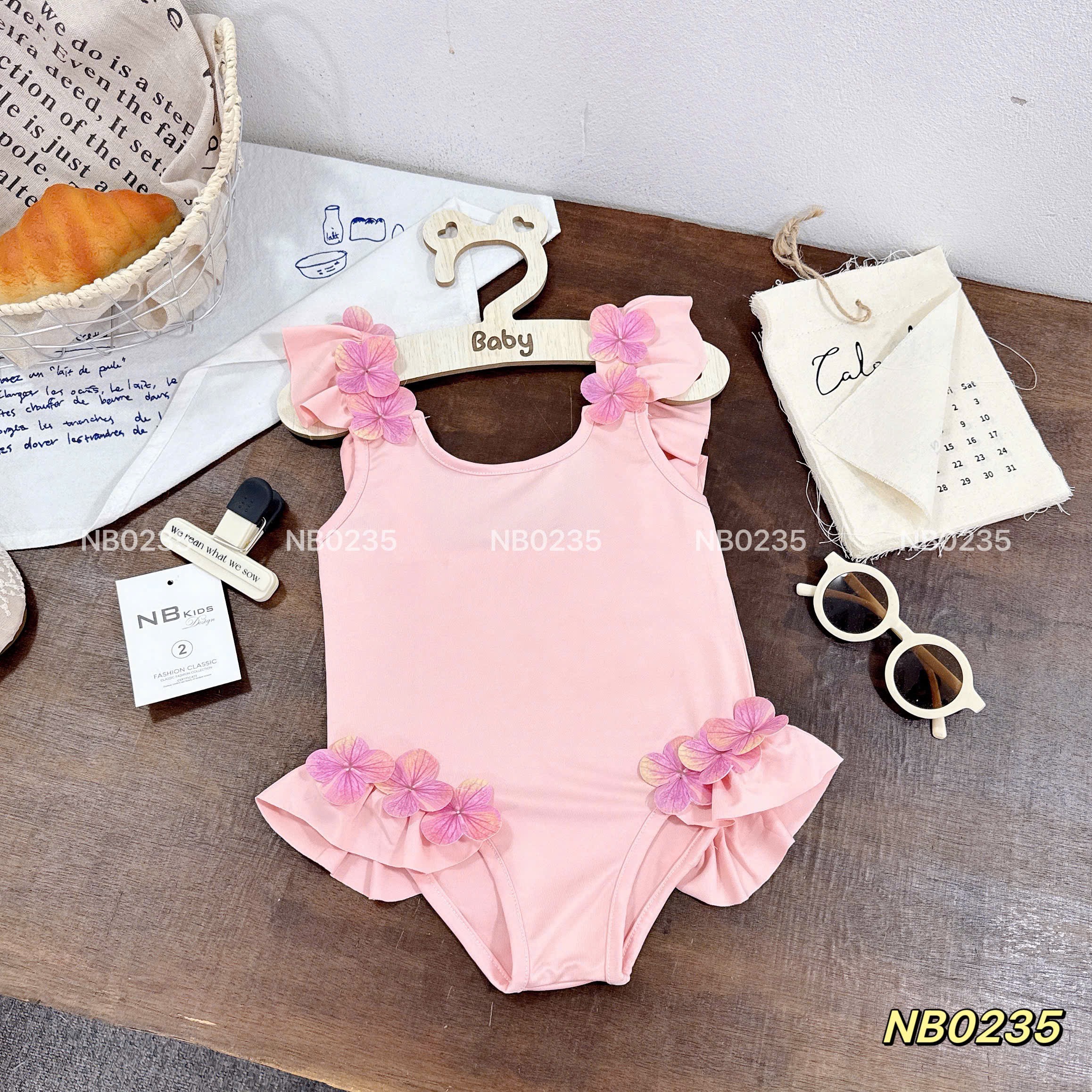 Bikini hồng nb bé gái