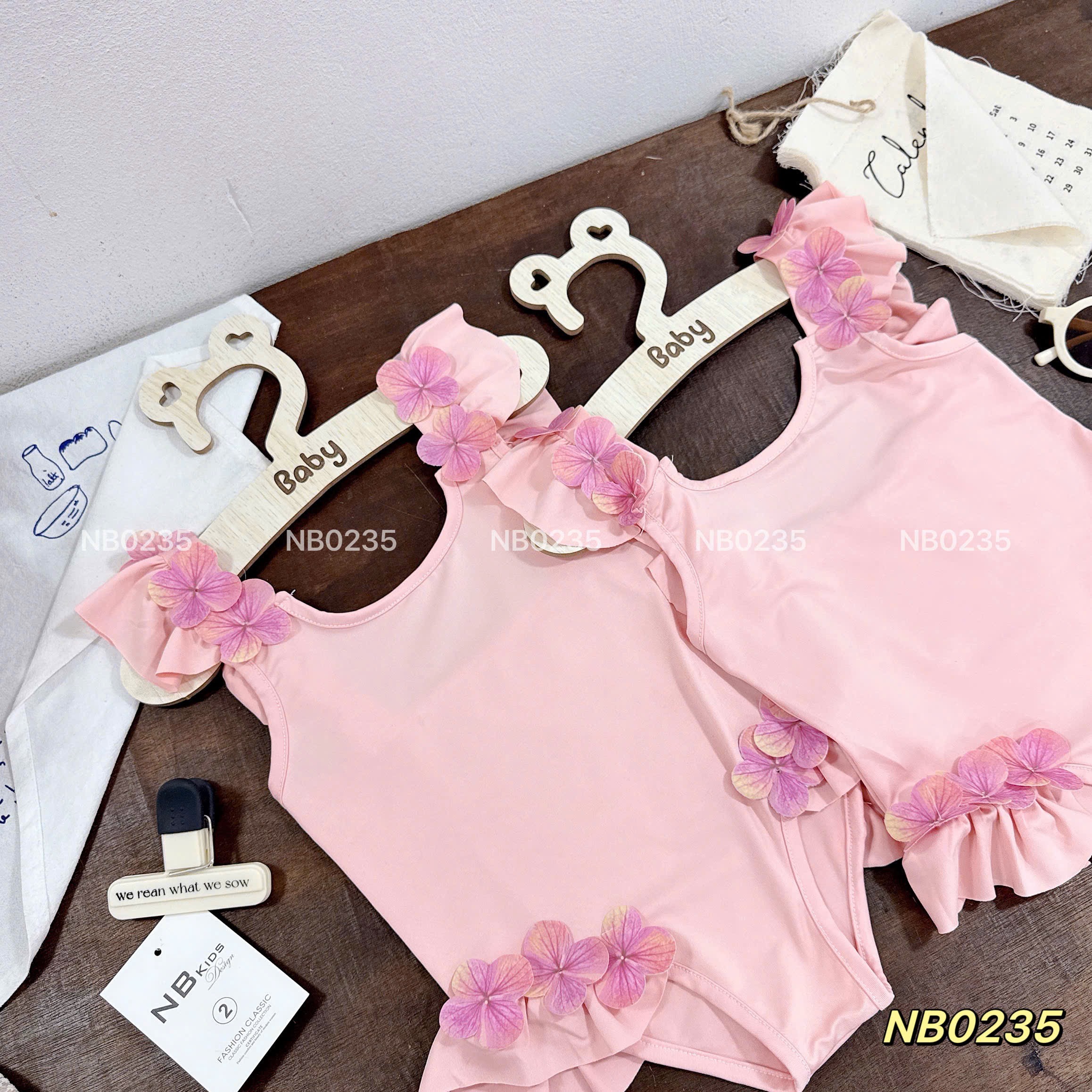 Bikini hồng nb bé gái