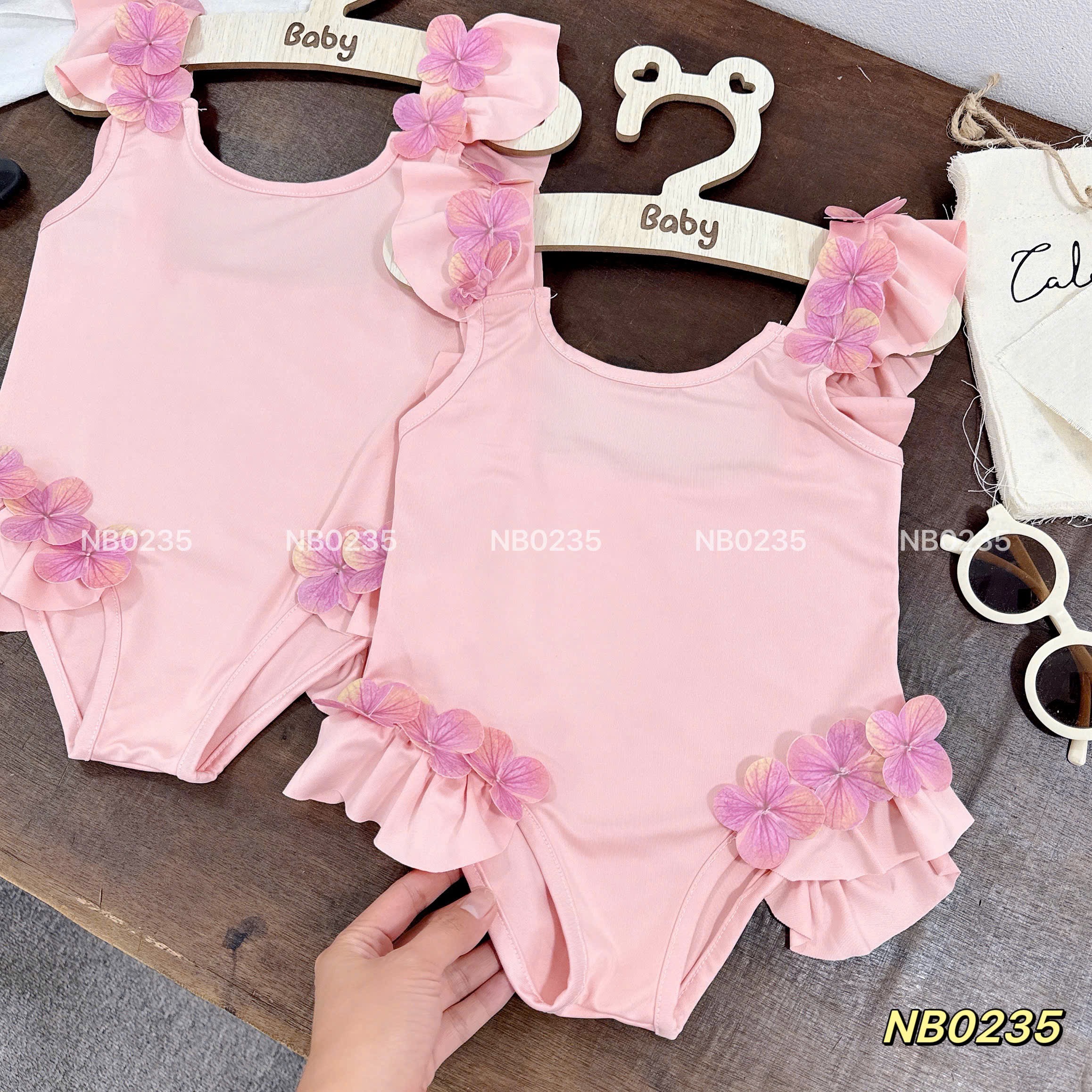 Bikini hồng nb bé gái