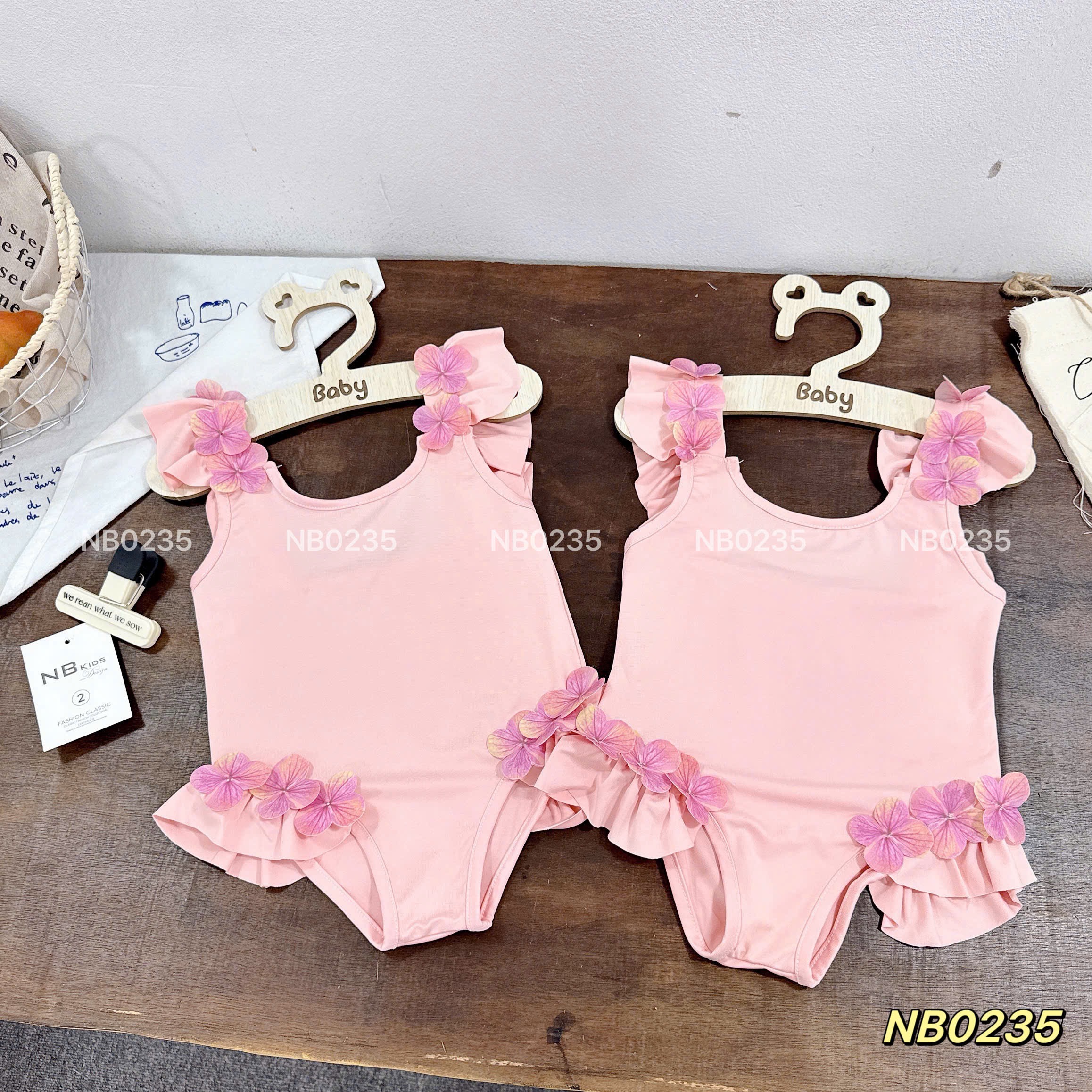 Bikini hồng nb bé gái