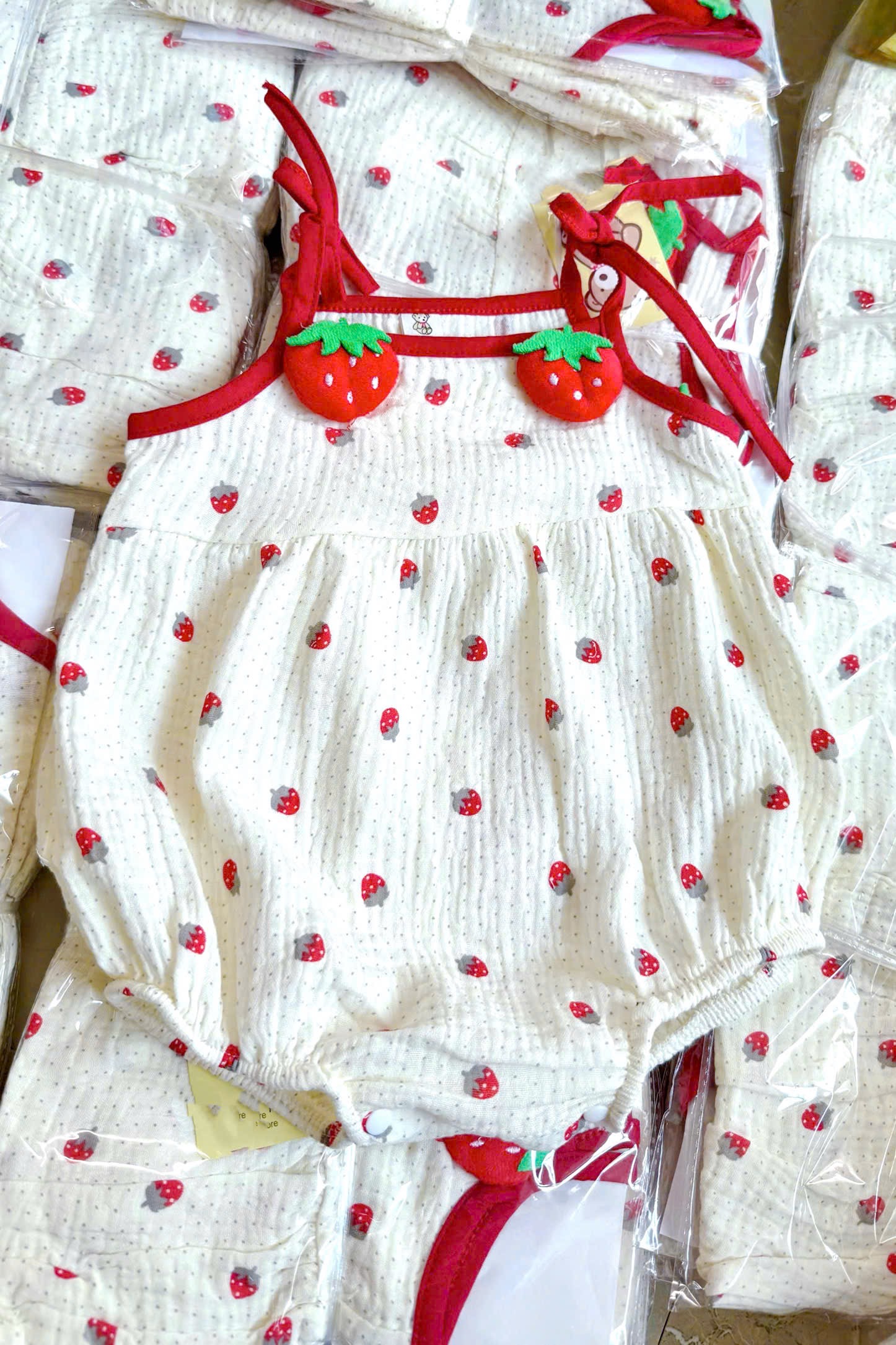 Body xô dâu tây cho bé gái