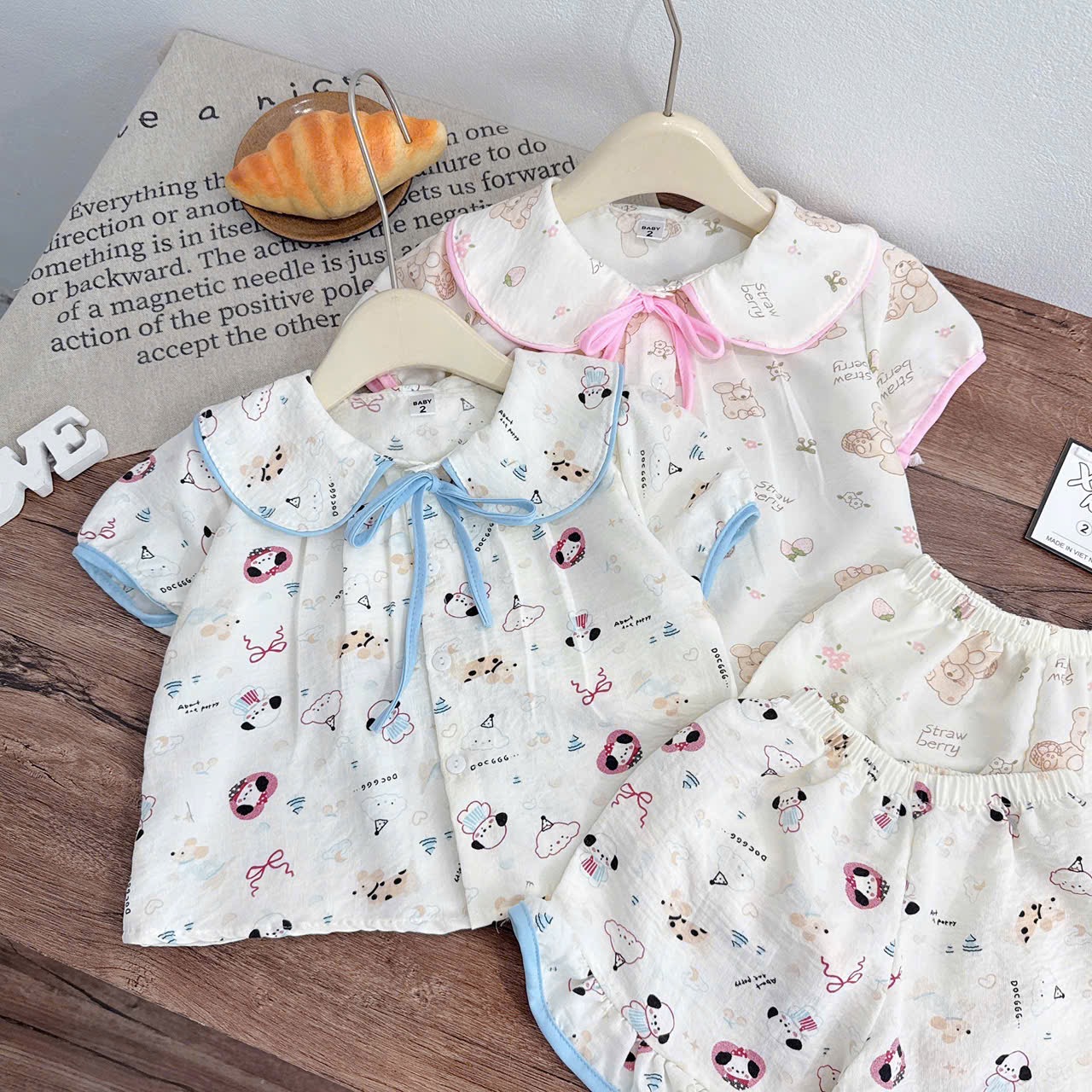 Pizama cổ tròn thắt nơ bé gái