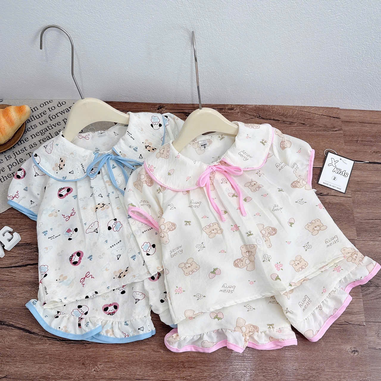 Pizama cổ tròn thắt nơ bé gái