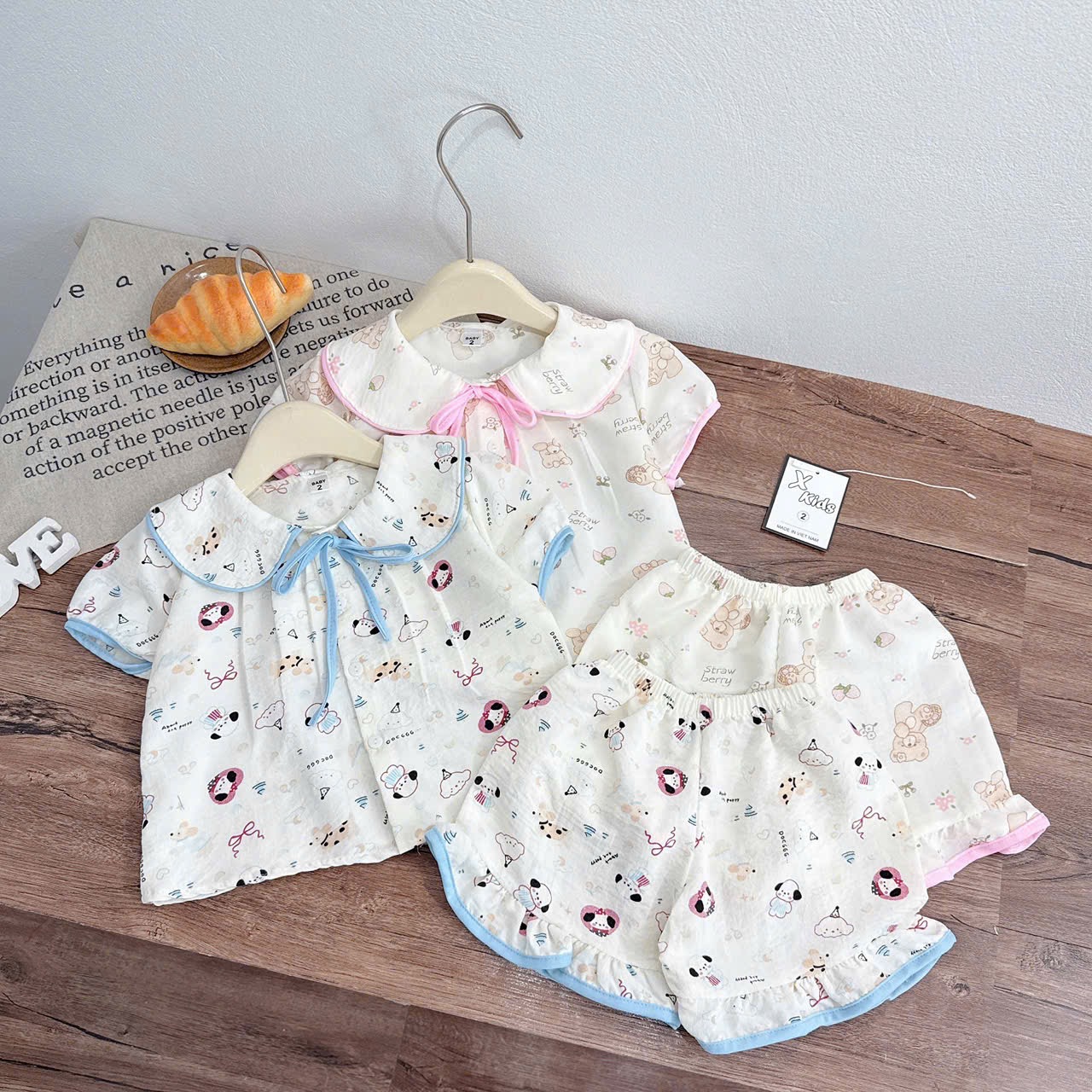 Pizama cổ tròn thắt nơ bé gái