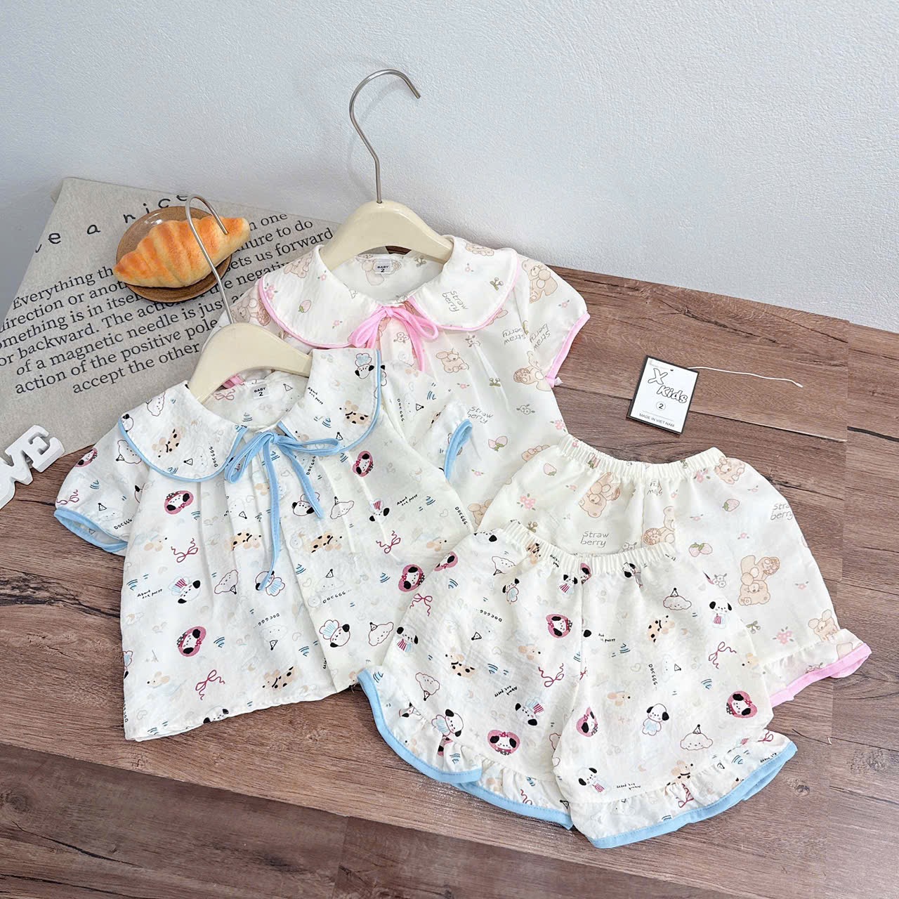 Pizama cổ tròn thắt nơ bé gái