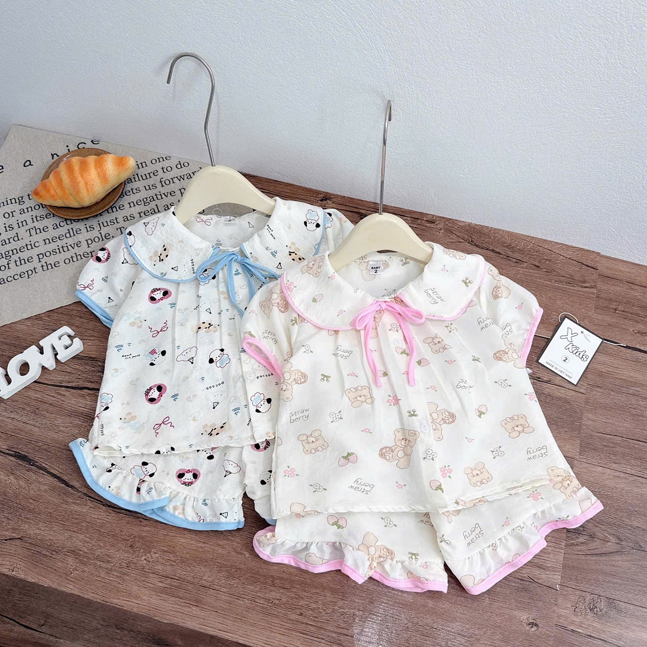 Pizama cổ tròn thắt nơ bé gái