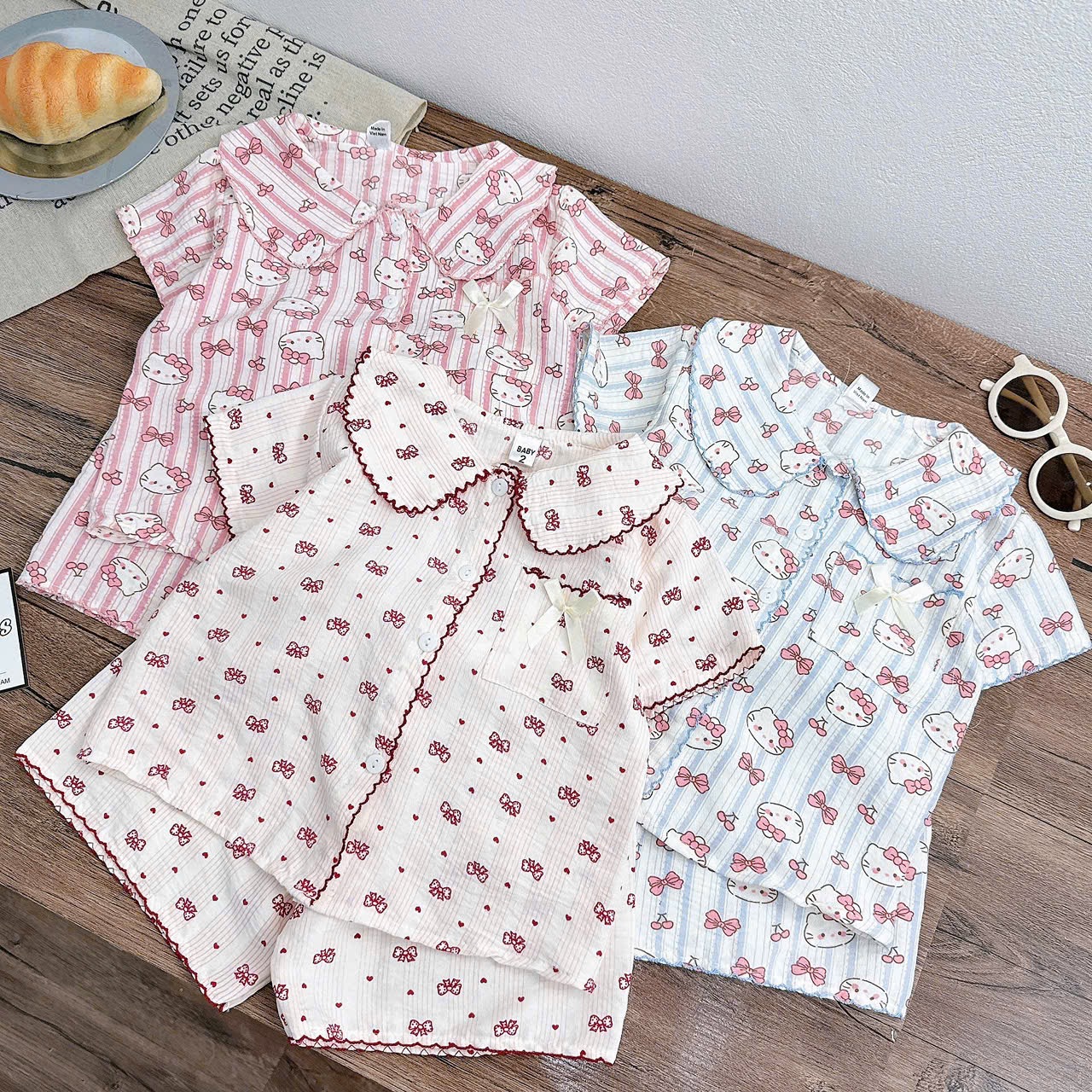 Pizama kitty nơ bé gái