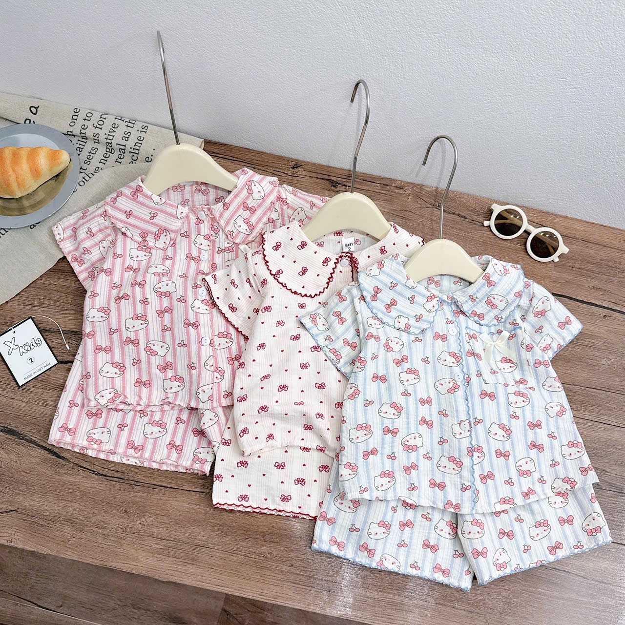 Pizama kitty nơ bé gái