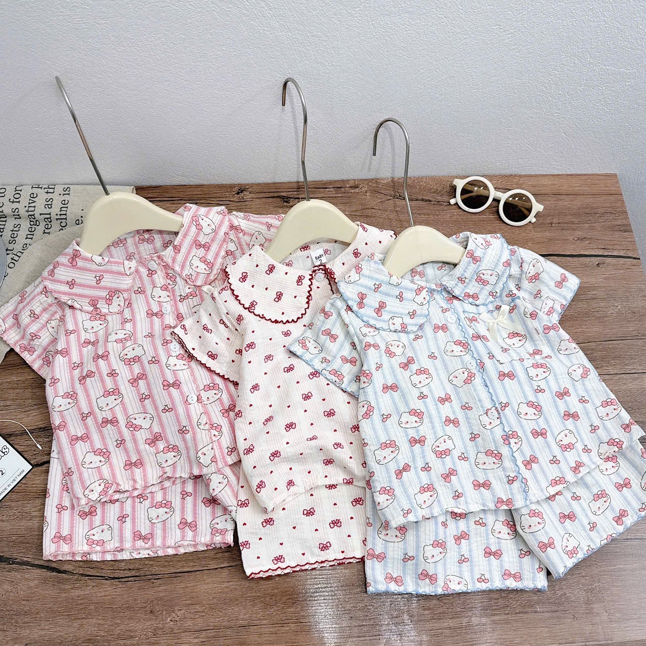 Pizama kitty nơ bé gái