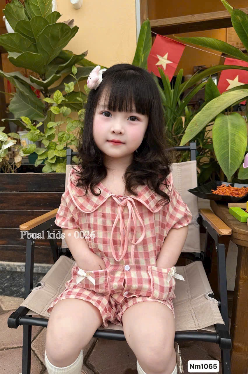 Pzm caro cổ tròn viền bé gái