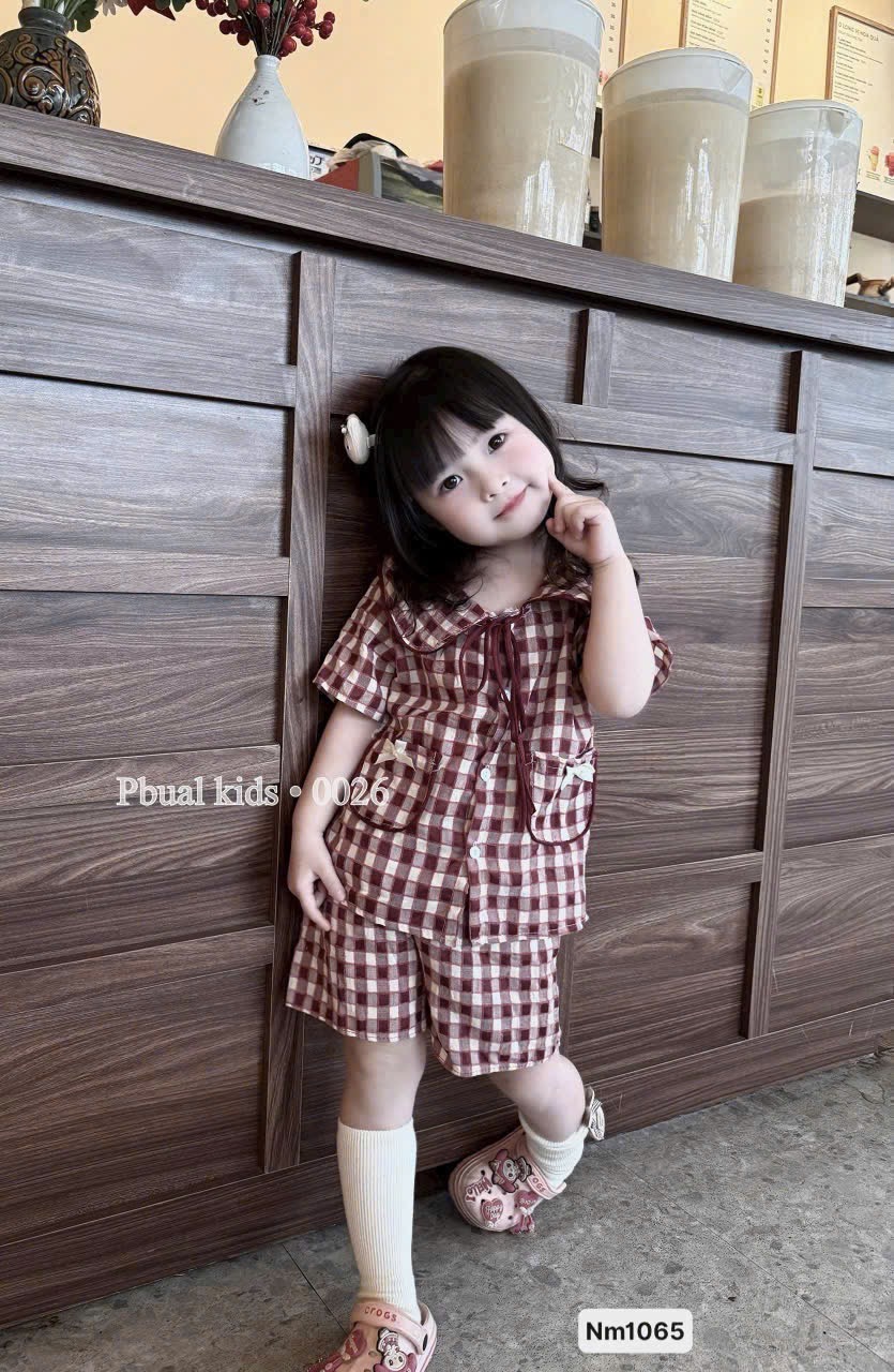 Pzm caro cổ tròn viền bé gái