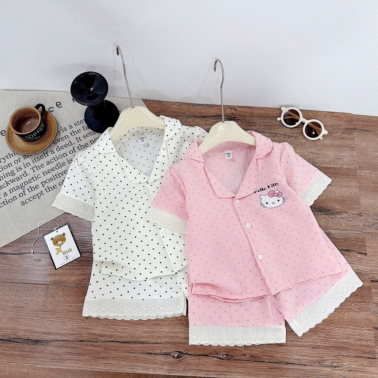 Pzm chấm bi kitty bé gái