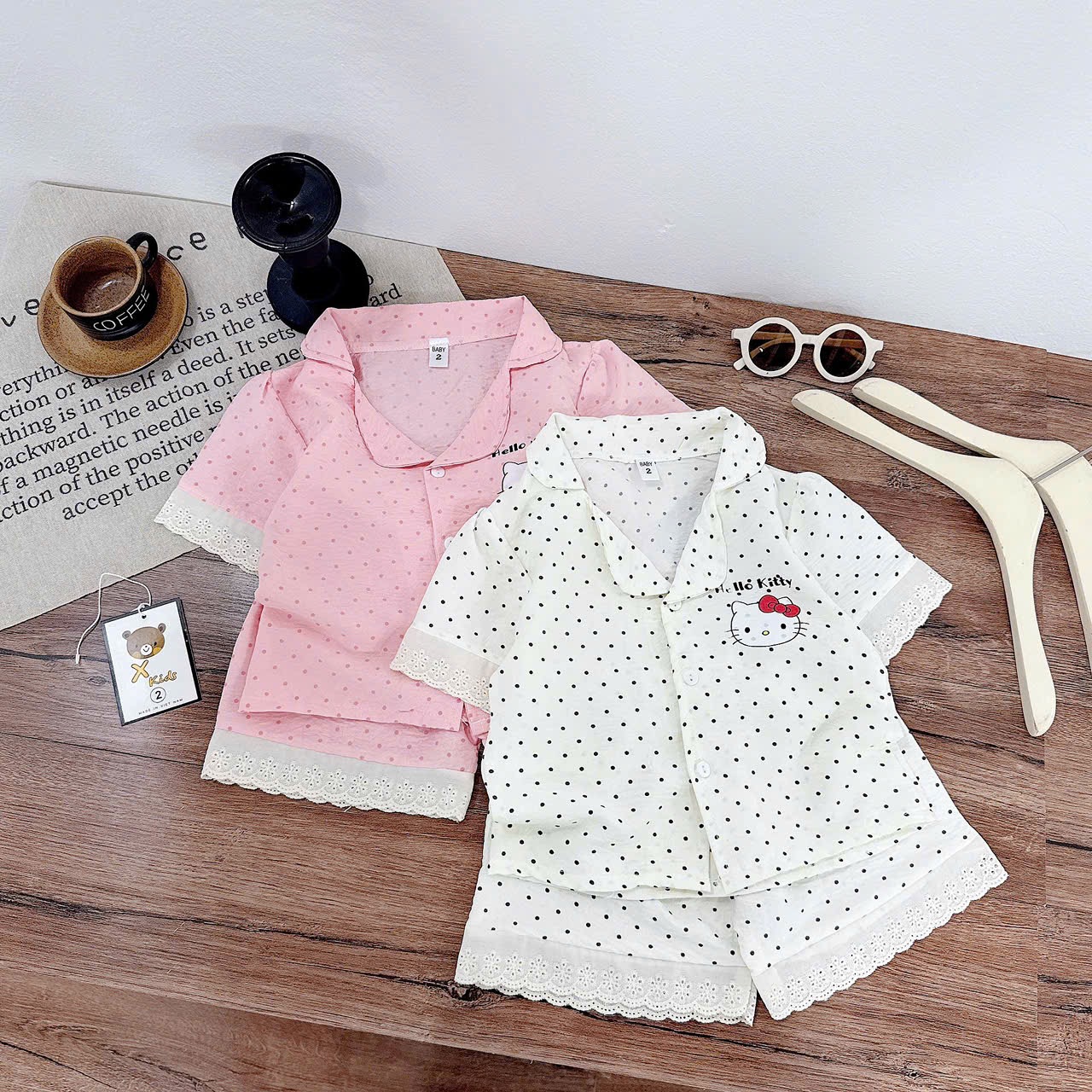 Pzm chấm bi kitty bé gái