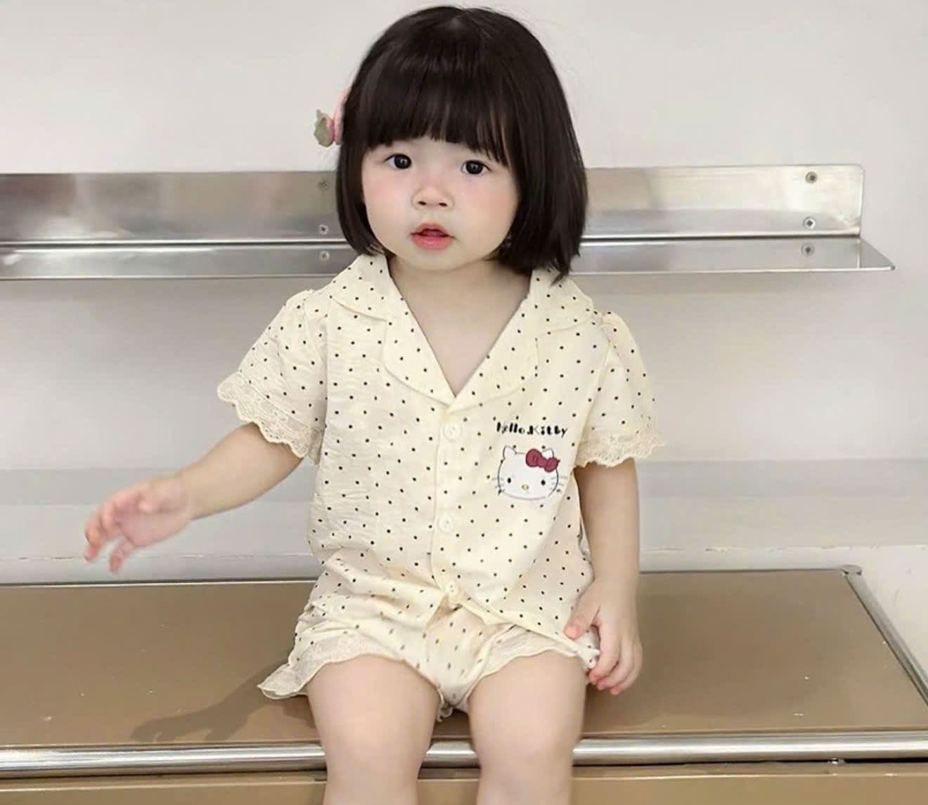 Pzm chấm bi kitty bé gái