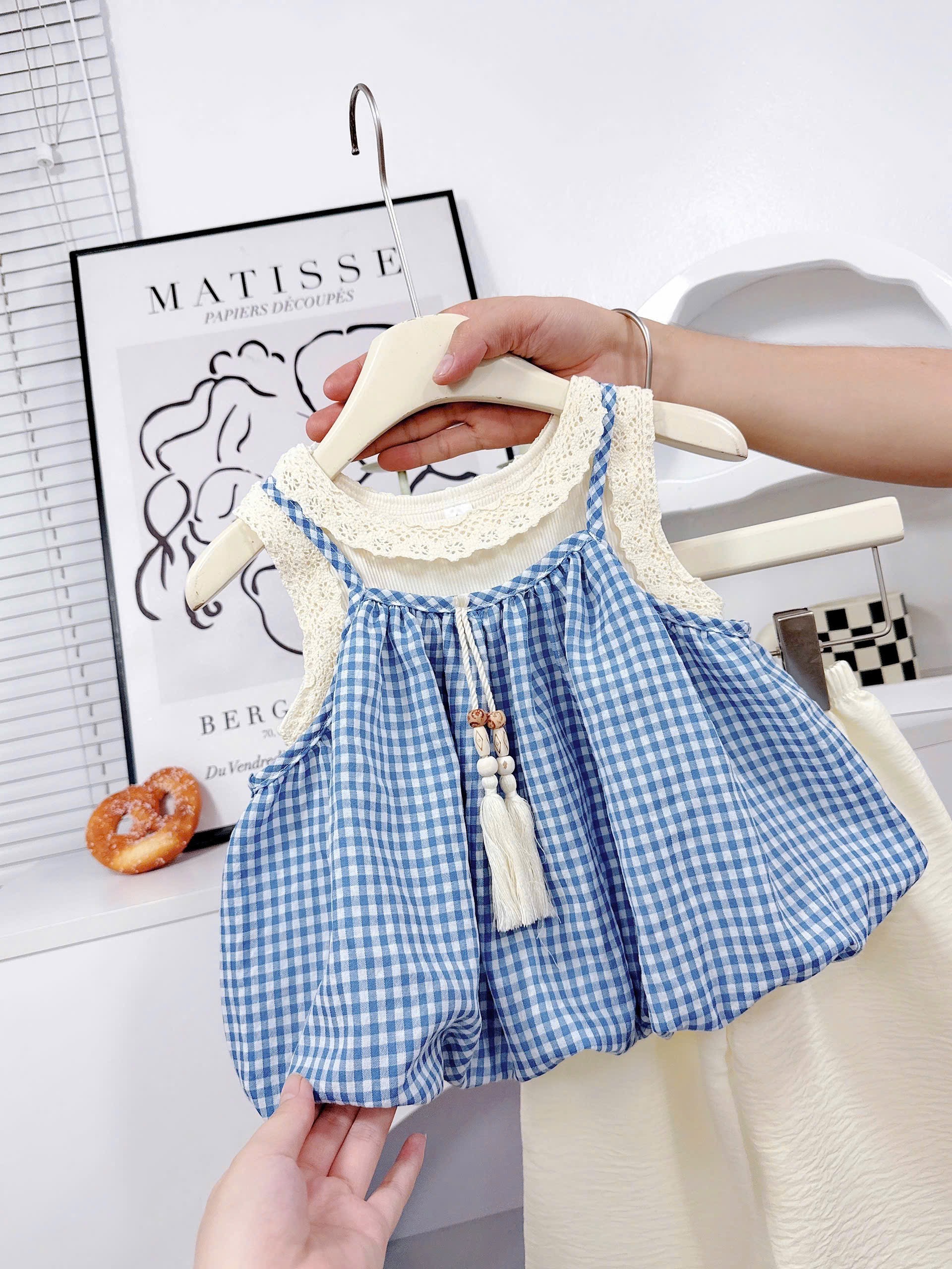 Sét 3 chi tiết bộ dây caro xanh quần xuông bé gái