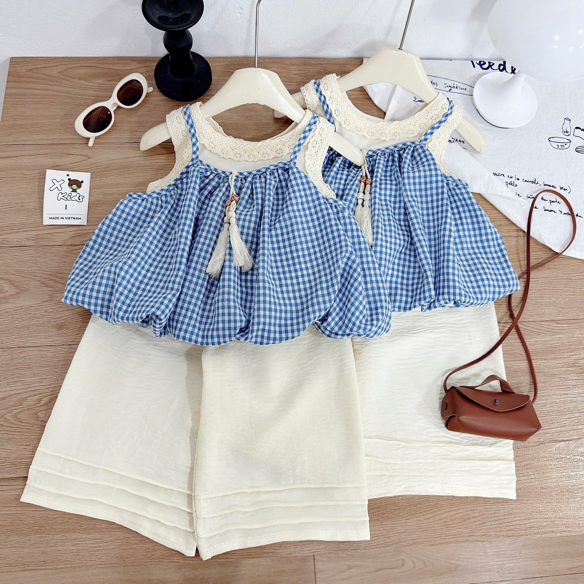 Sét 3 chi tiết bộ dây caro xanh quần xuông bé gái