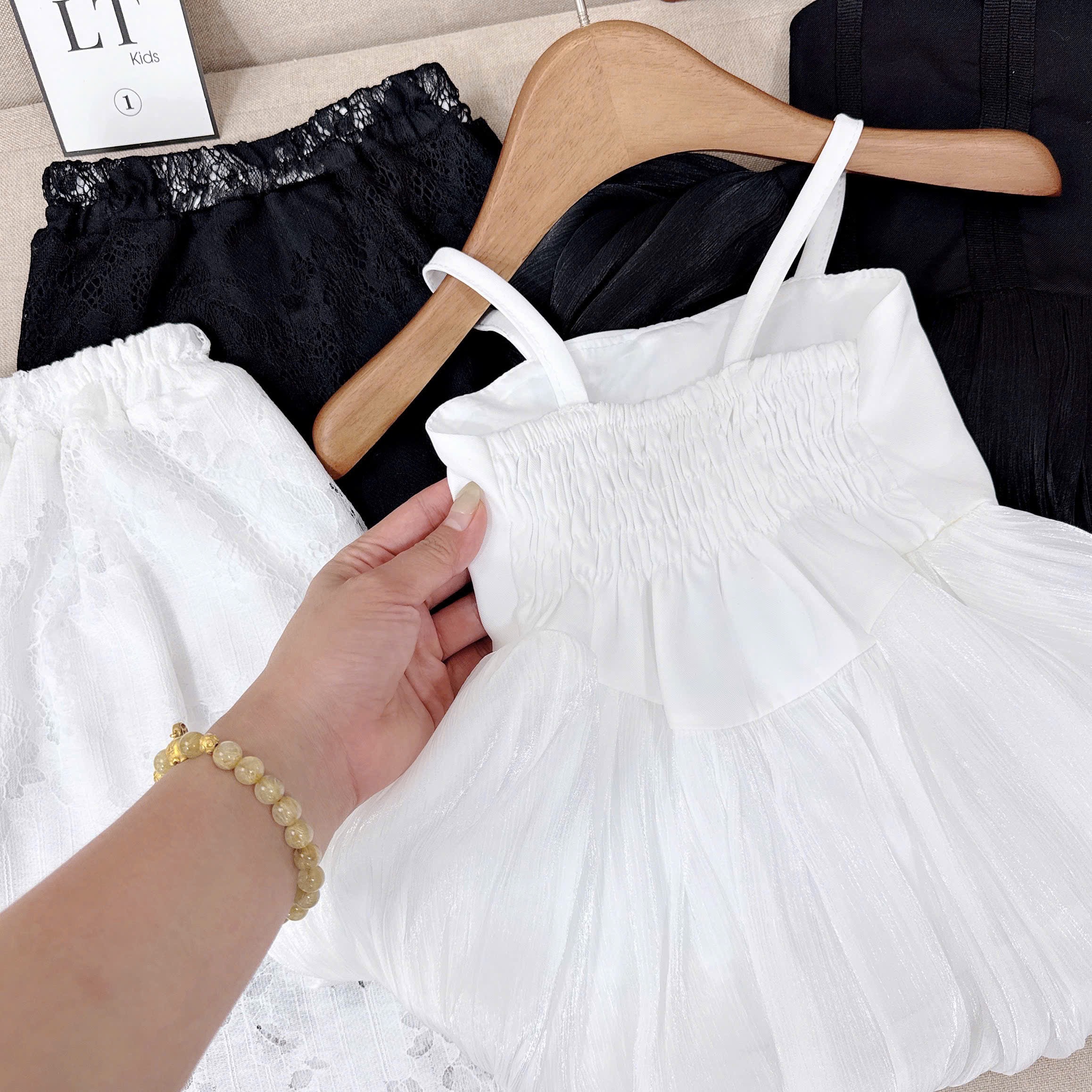 Sét áo 2 dây thân bồng cv ren bé gái