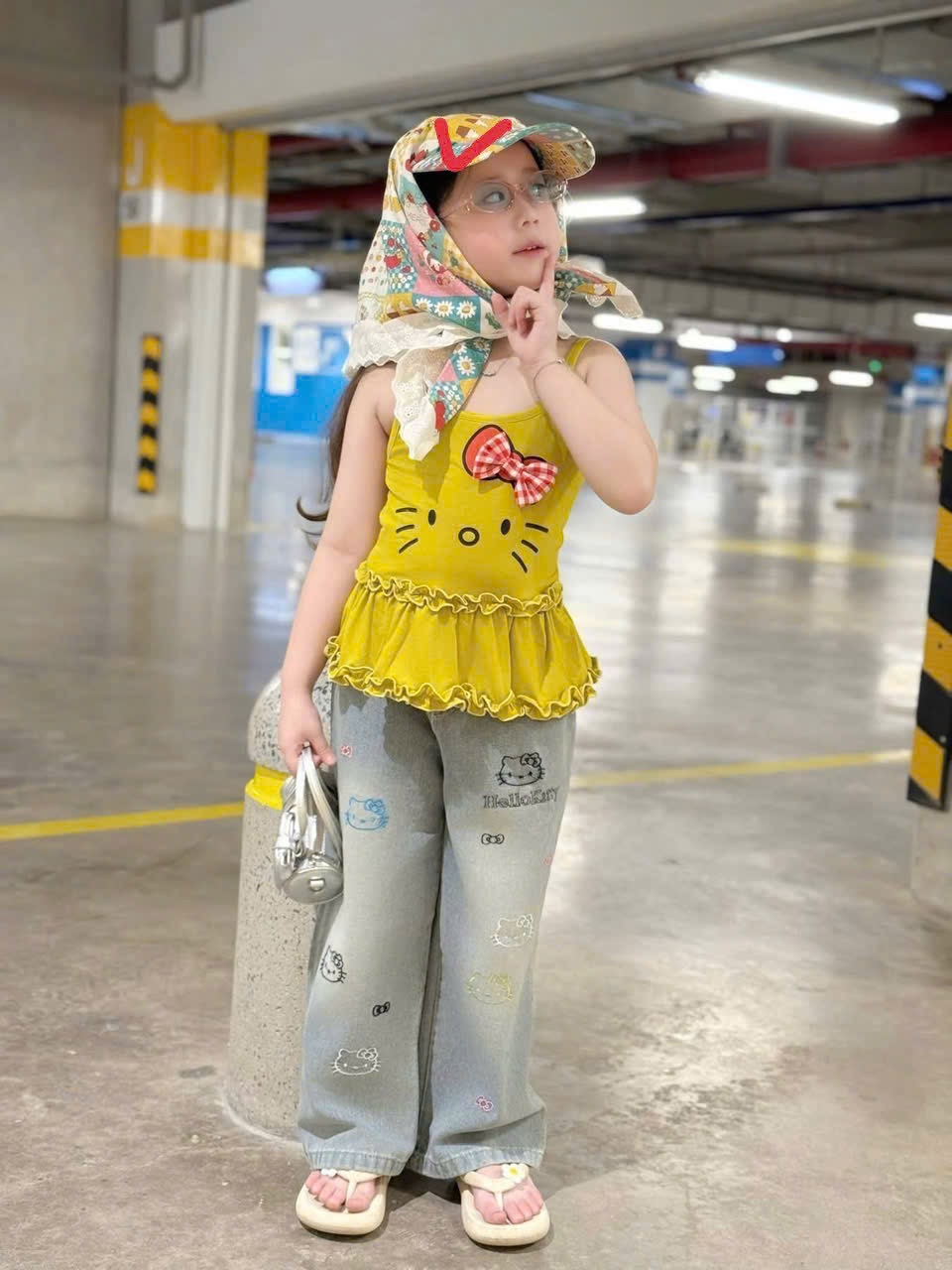 Sét áo 2 dây vàng quần bò xuông kitty bé gái