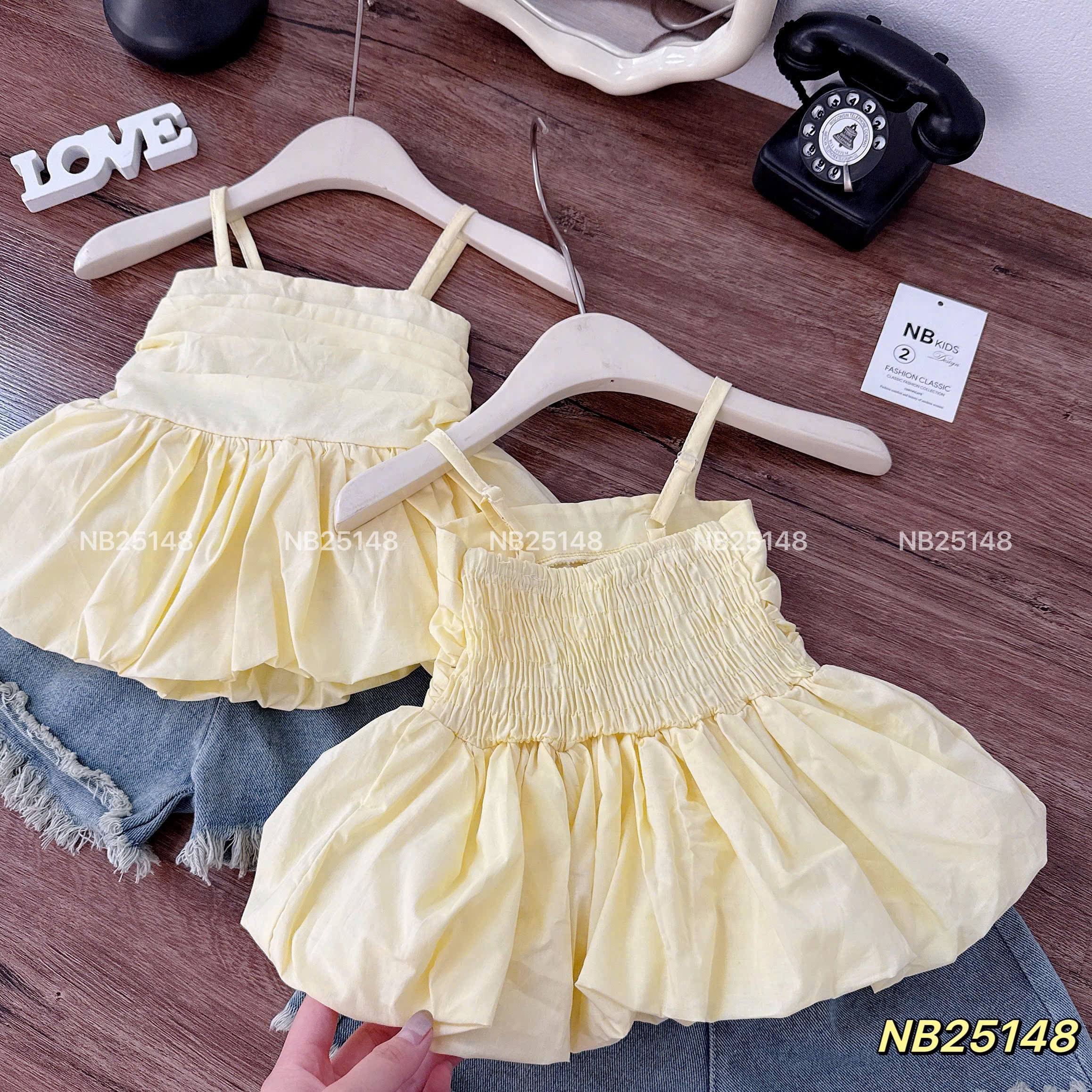 Sét áo 2 dây vàng quần sooc bò bé gái