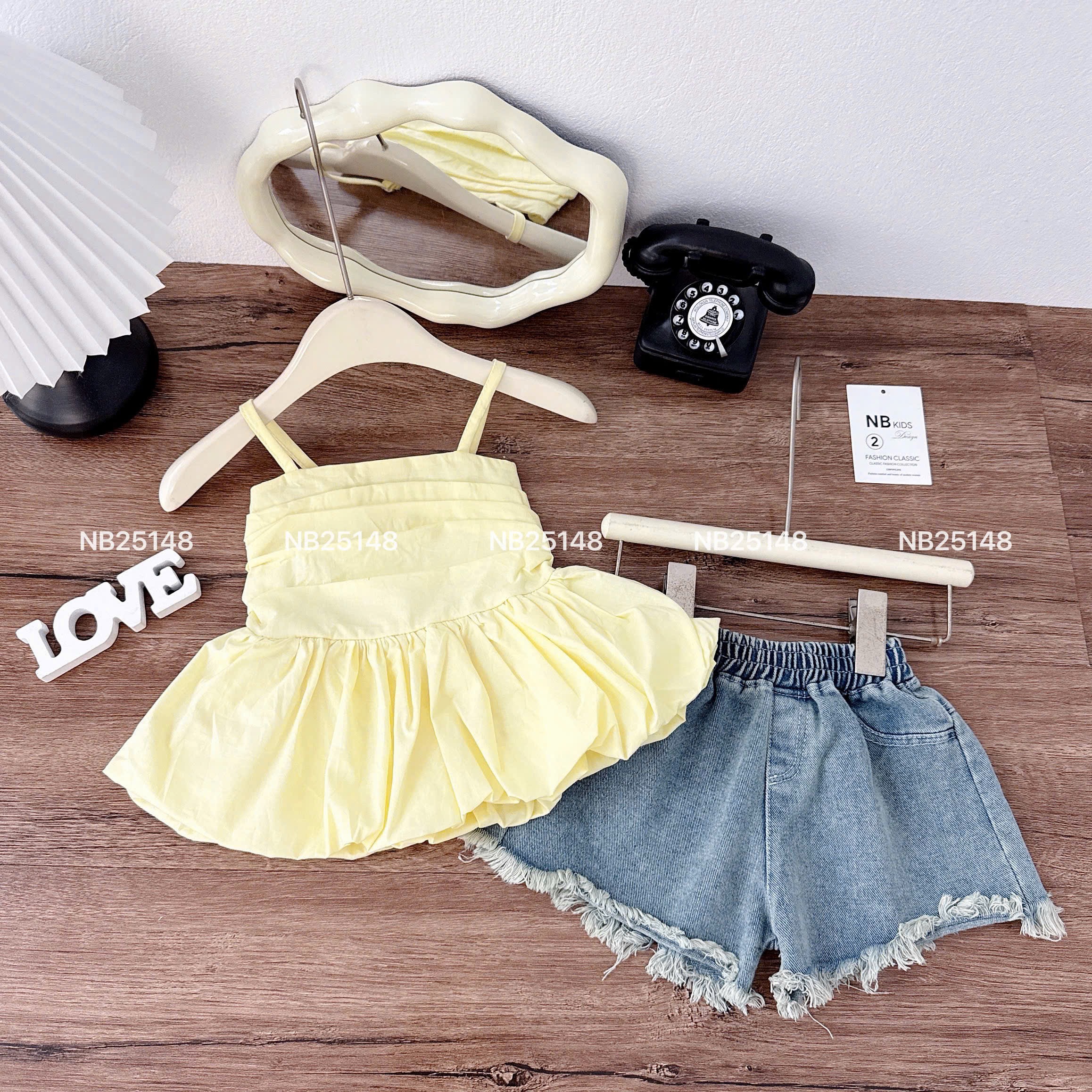 Sét áo 2 dây vàng quần sooc bò bé gái