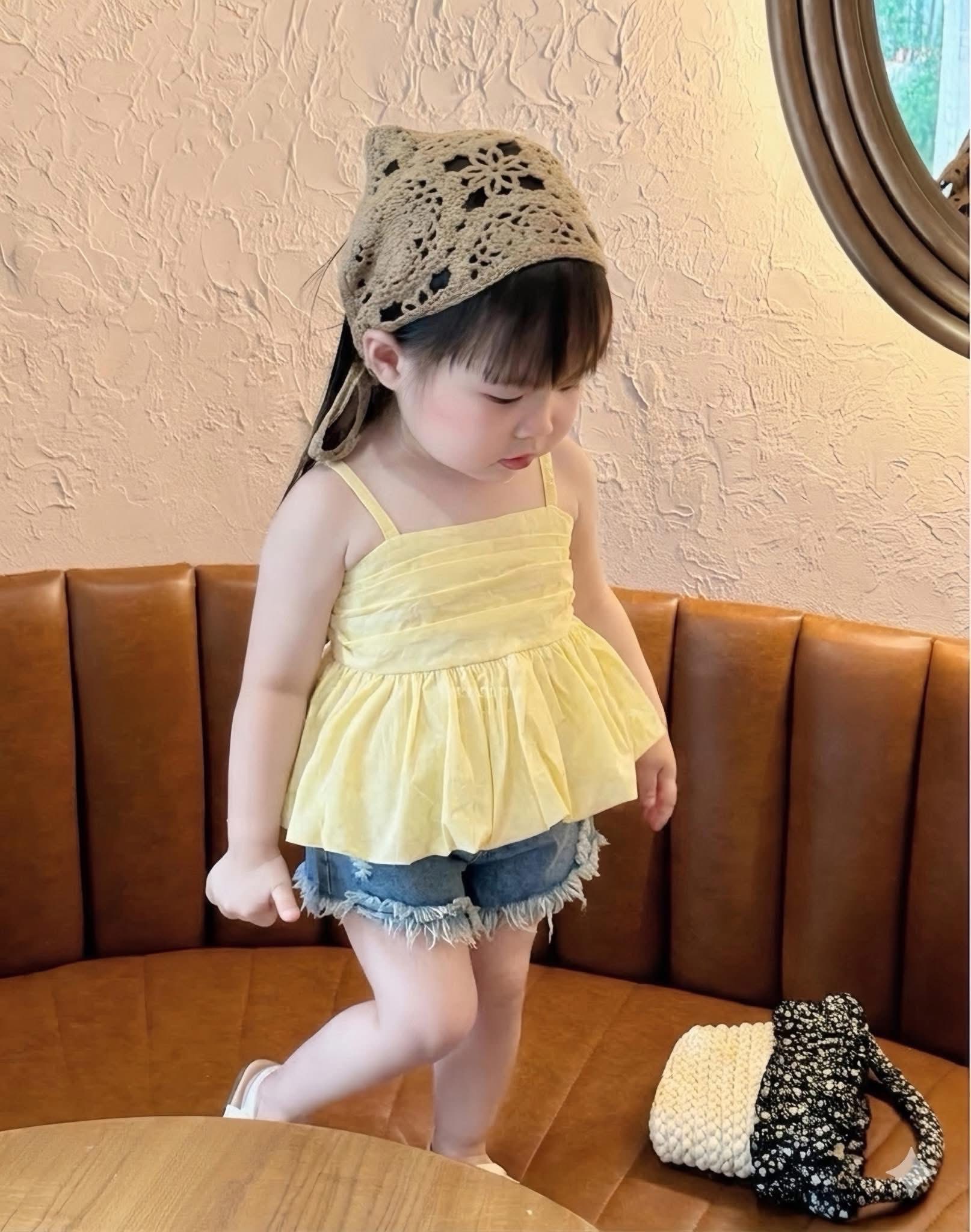 Sét áo 2 dây vàng quần sooc bò bé gái