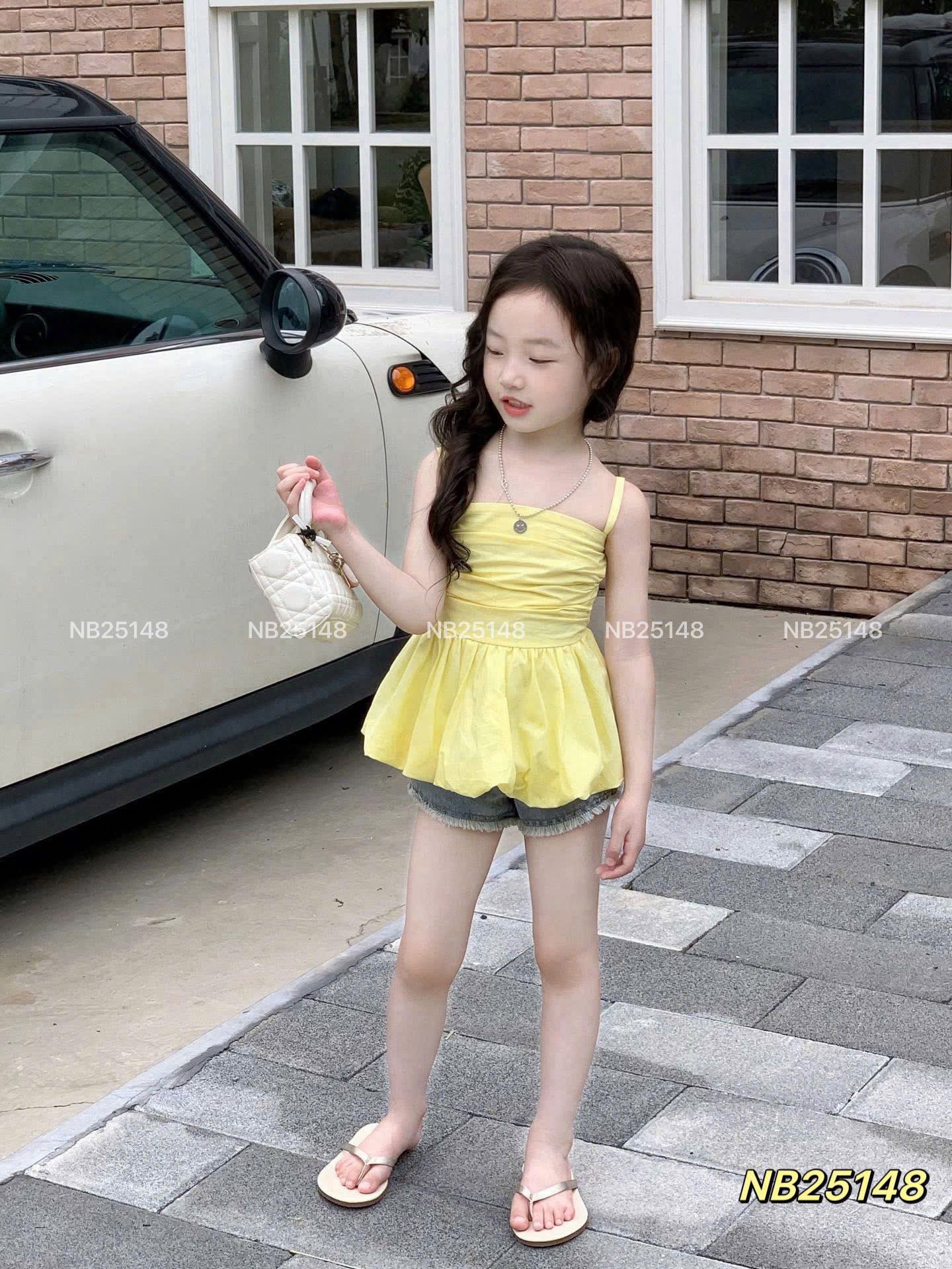 Sét áo 2 dây vàng quần sooc bò bé gái