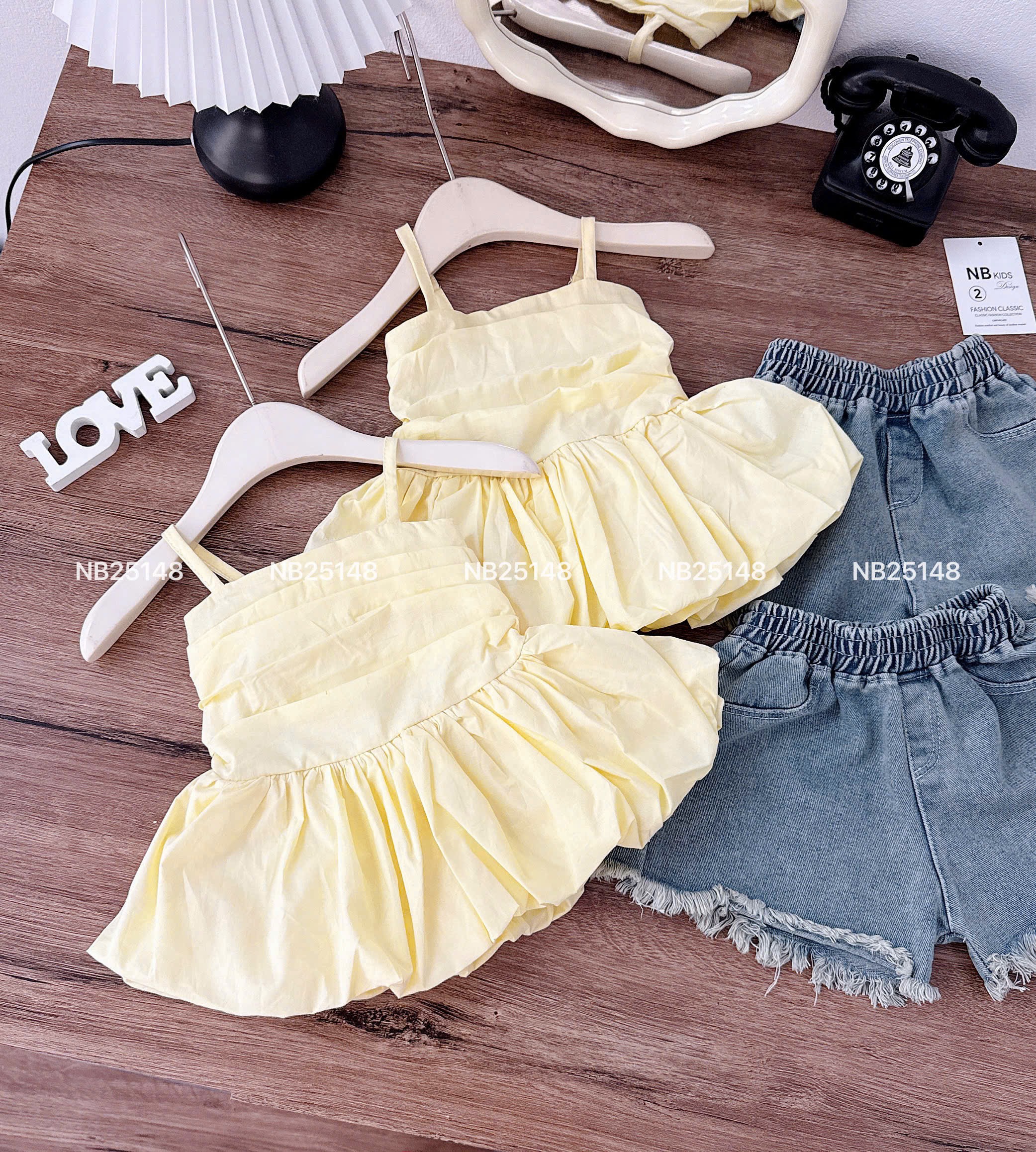 Sét áo 2 dây vàng quần sooc bò bé gái